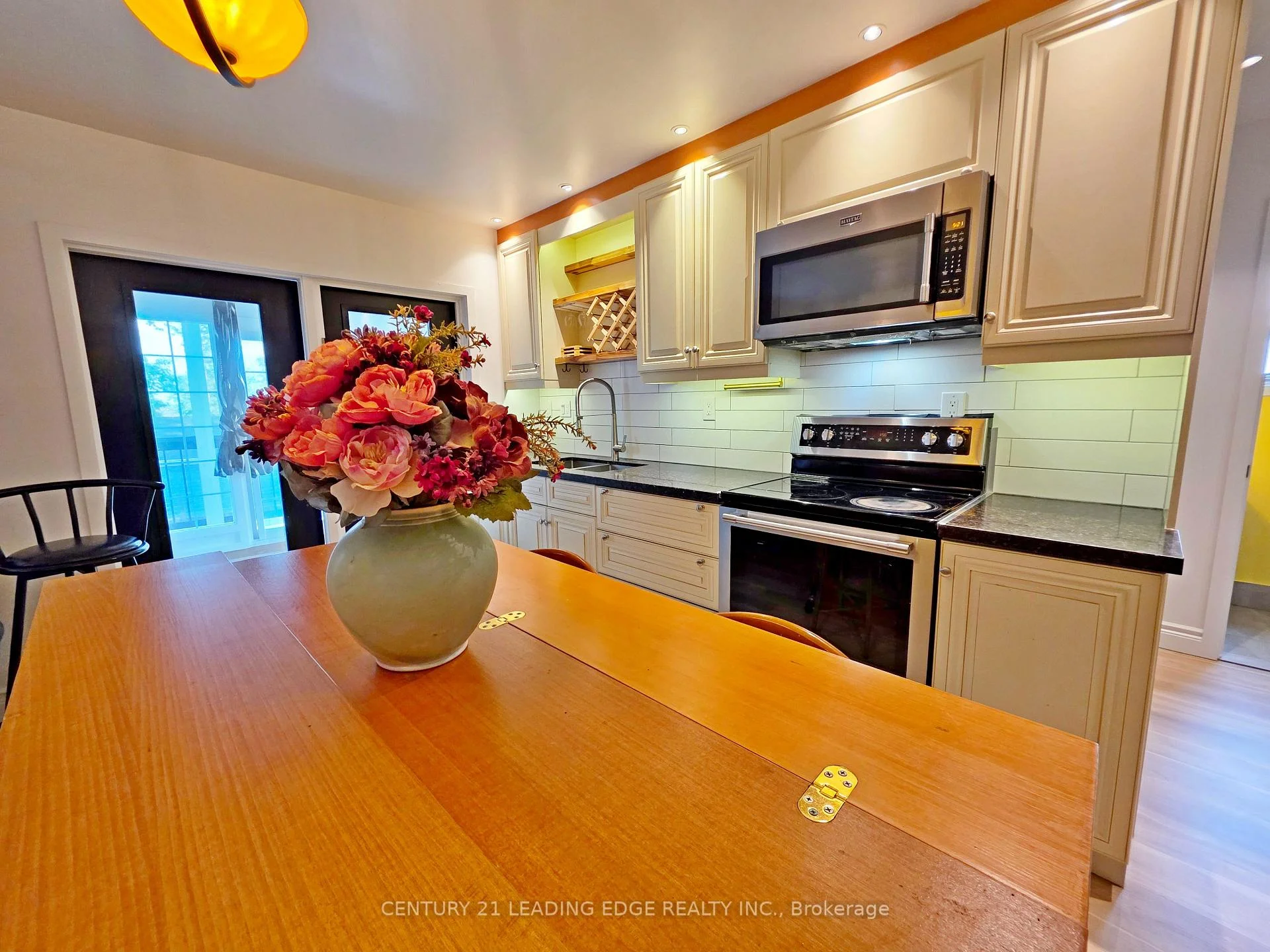 Photo 32 of Unit B, 260 Metro Road, Georgina, Historic Lakeshore Communities — HOMEH