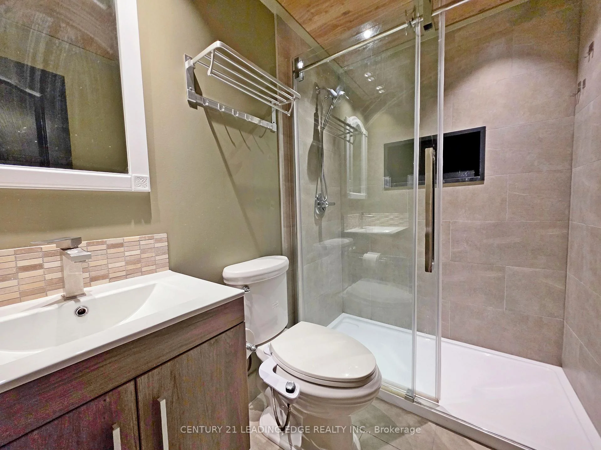 Photo 47 of Unit B, 260 Metro Road, Georgina, Historic Lakeshore Communities — HOMEH