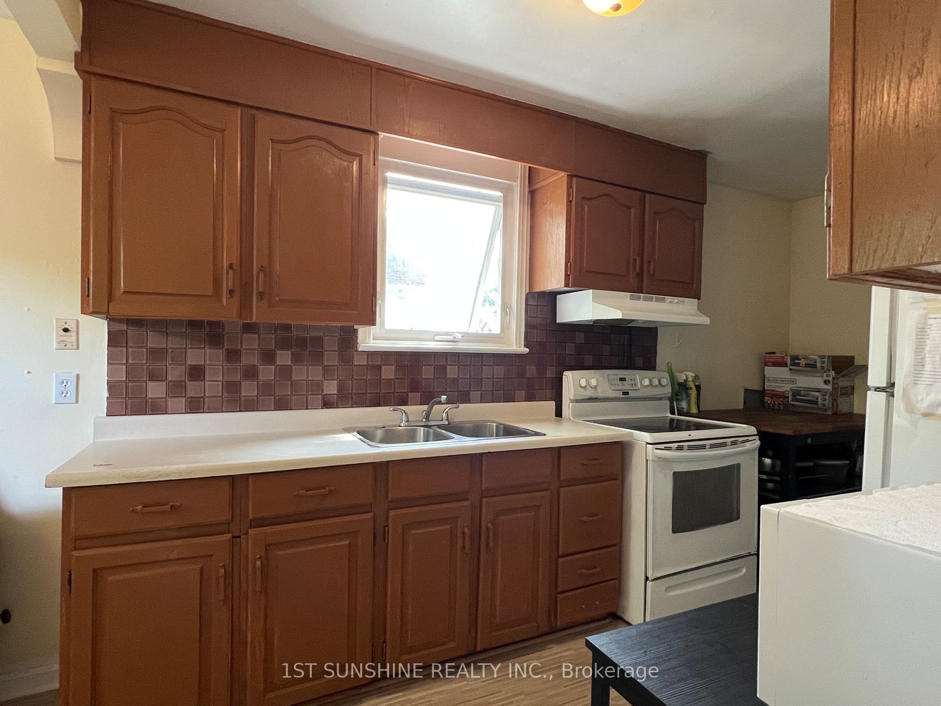 Photo 6 of Unit Rm 102 & 202, 128 Arkell Street, Hamilton, Westdale — HOMEH