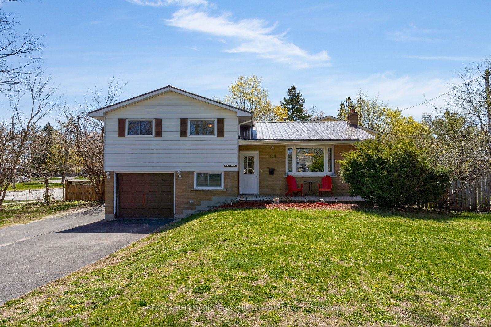 Photo 2 of 423 Mary Street, Orillia — HOMEH