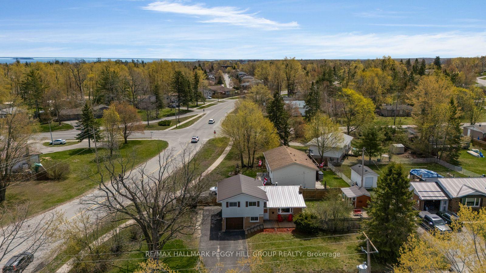 Photo 4 of 423 Mary Street, Orillia — HOMEH