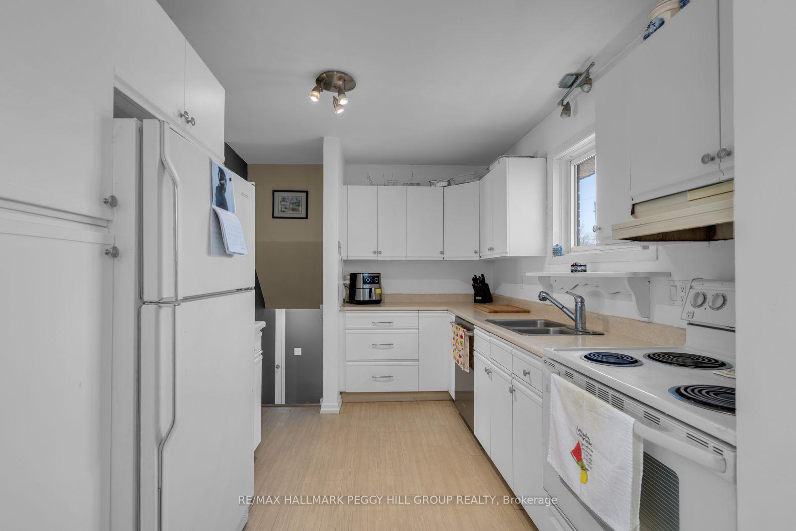 Photo 16 of 423 Mary Street, Orillia — HOMEH