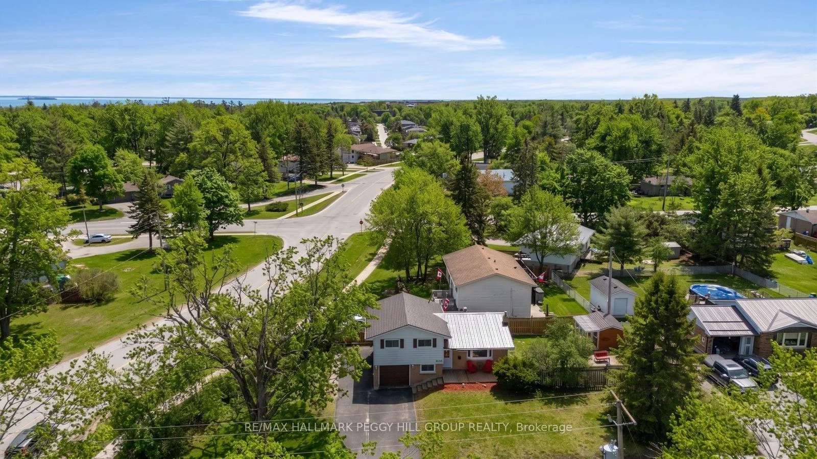 Photo 5 of 423 Mary Street, Orillia — HOMEH