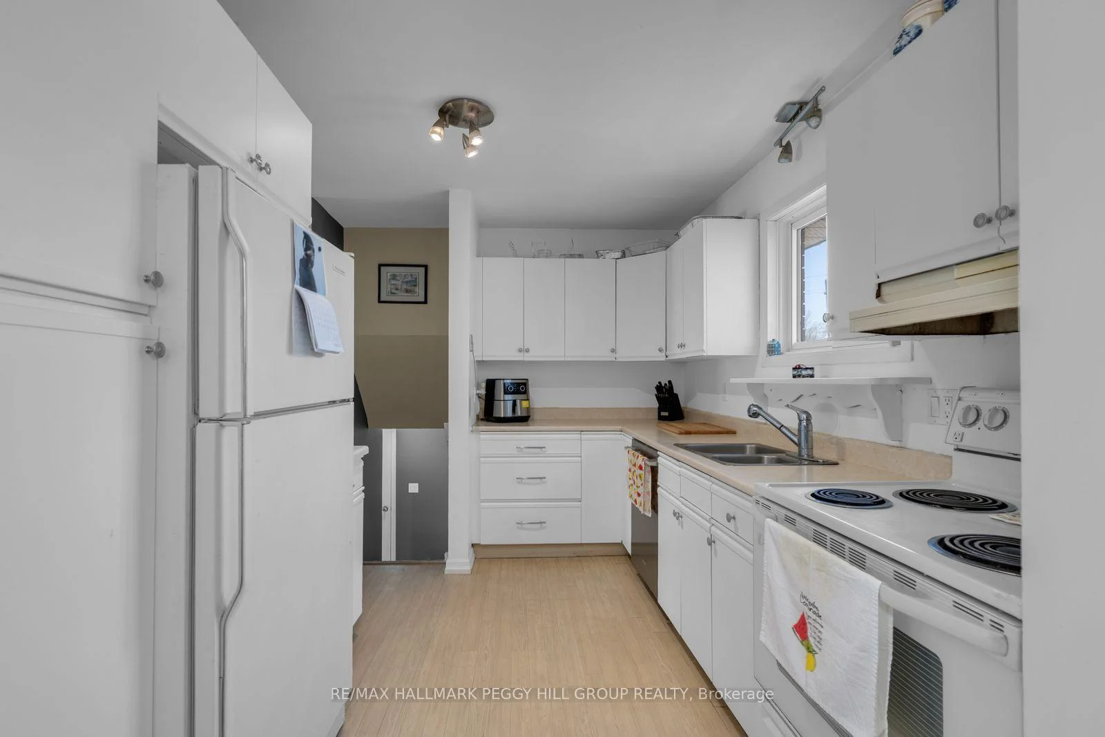 Photo 18 of 423 Mary Street, Orillia — HOMEH