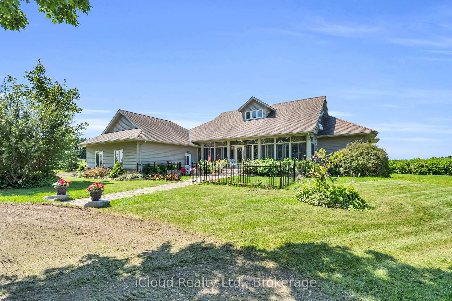Photo 1 of 514164 2nd Line, Amaranth, Rural Amaranth — HOMEH