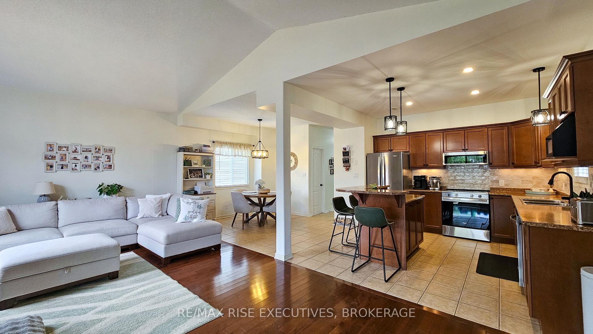 Photo 14 of 724 Margaret Way, Kingston, Kingston East (Incl Barret Crt) — HOMEH
