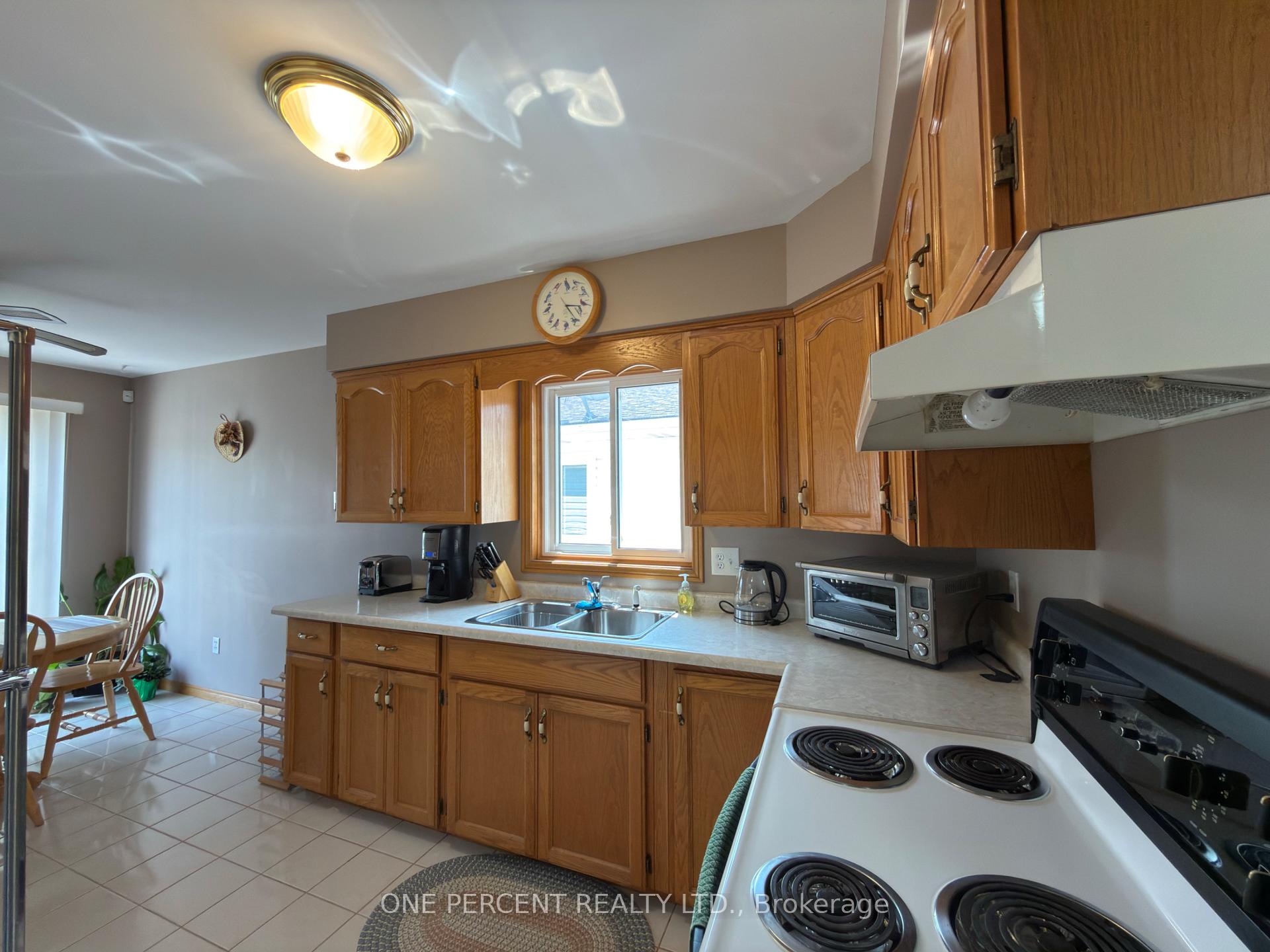 Photo 3 of 7476 Monastery Drive, Niagara Falls, Mt. Carmel — HOMEH