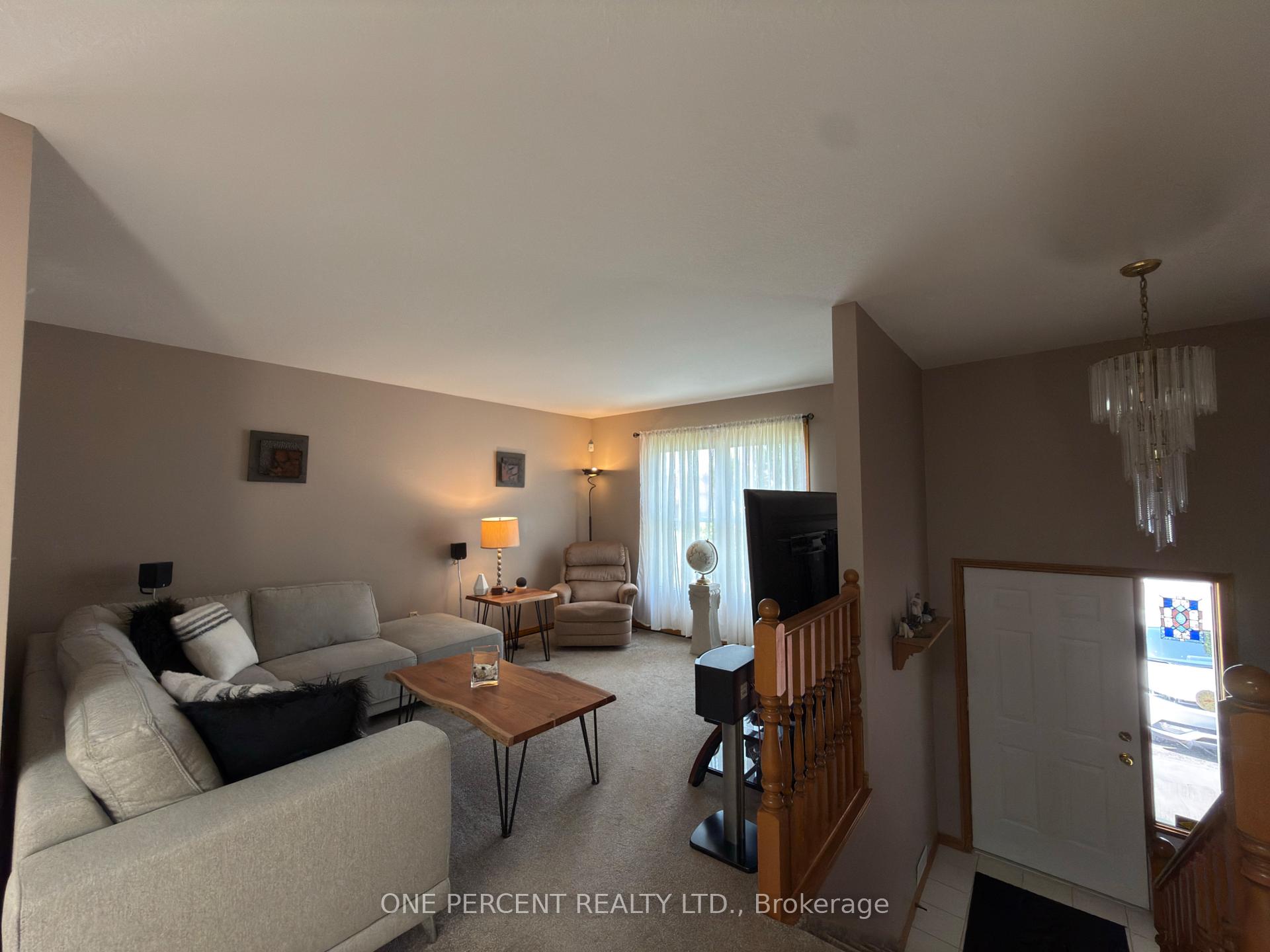 Photo 5 of 7476 Monastery Drive, Niagara Falls, Mt. Carmel — HOMEH