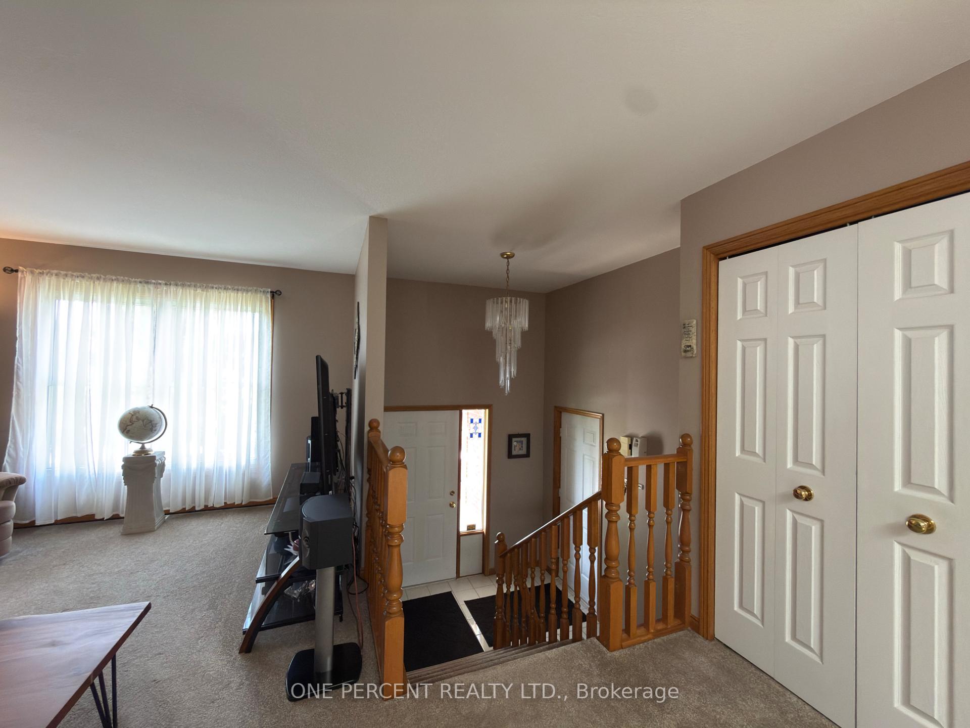 Photo 6 of 7476 Monastery Drive, Niagara Falls, Mt. Carmel — HOMEH