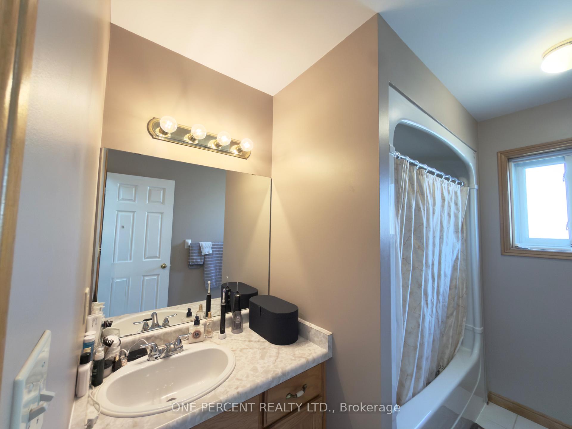 Photo 10 of 7476 Monastery Drive, Niagara Falls, Mt. Carmel — HOMEH