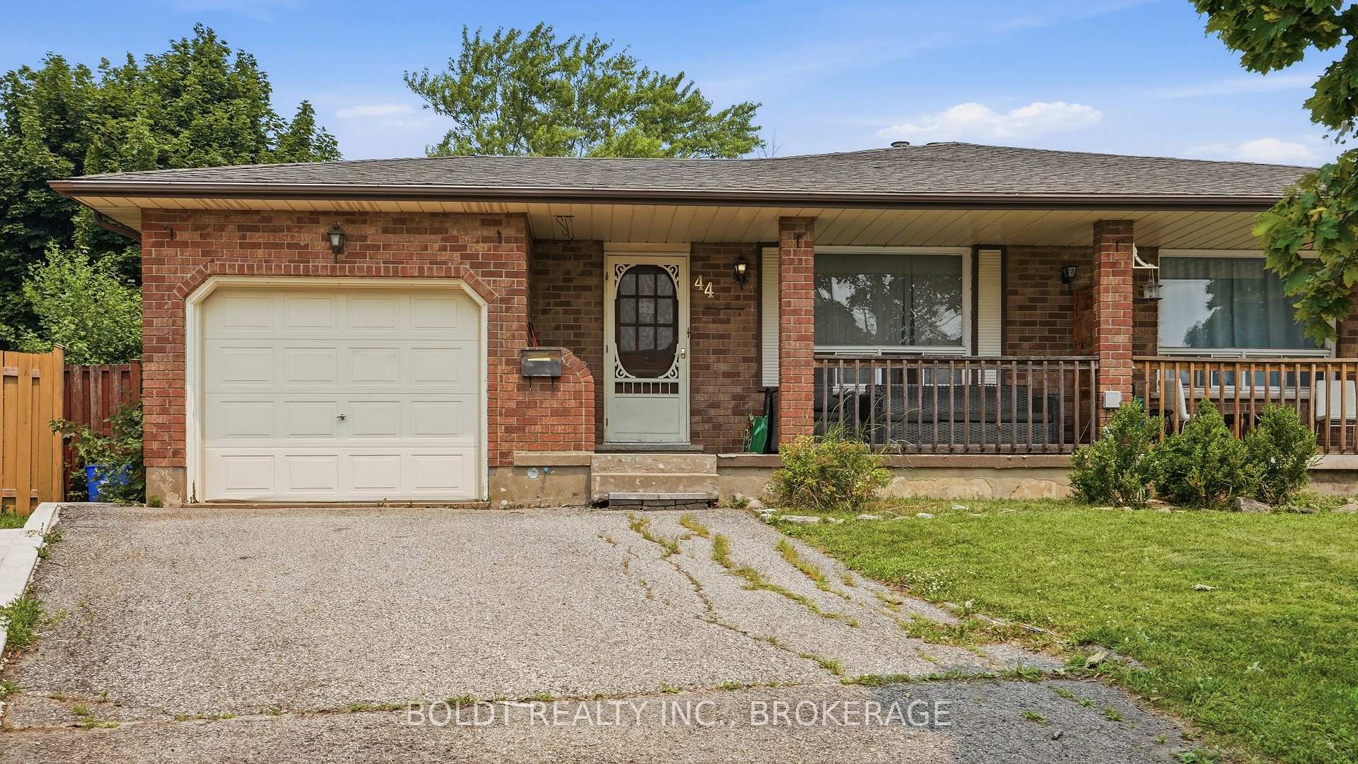 Photo 3 of 44 Culligan Crescent, Thorold, Confederation Heights — HOMEH