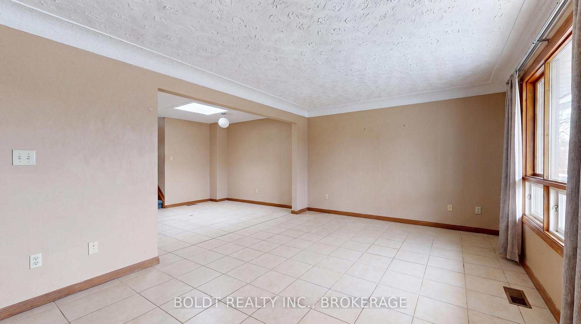 Photo 11 of 44 Culligan Crescent, Thorold, Confederation Heights — HOMEH