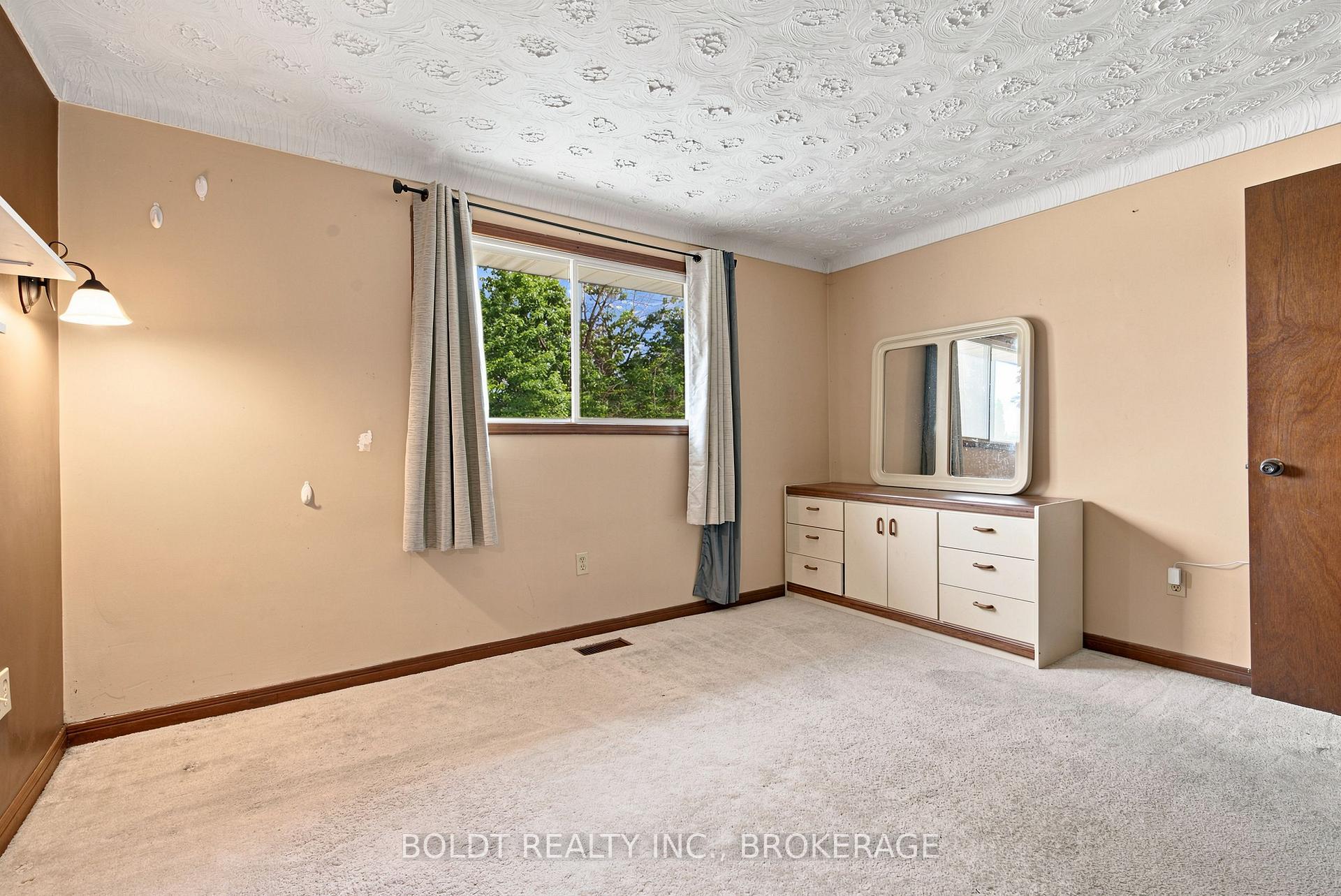 Photo 22 of 44 Culligan Crescent, Thorold, Confederation Heights — HOMEH
