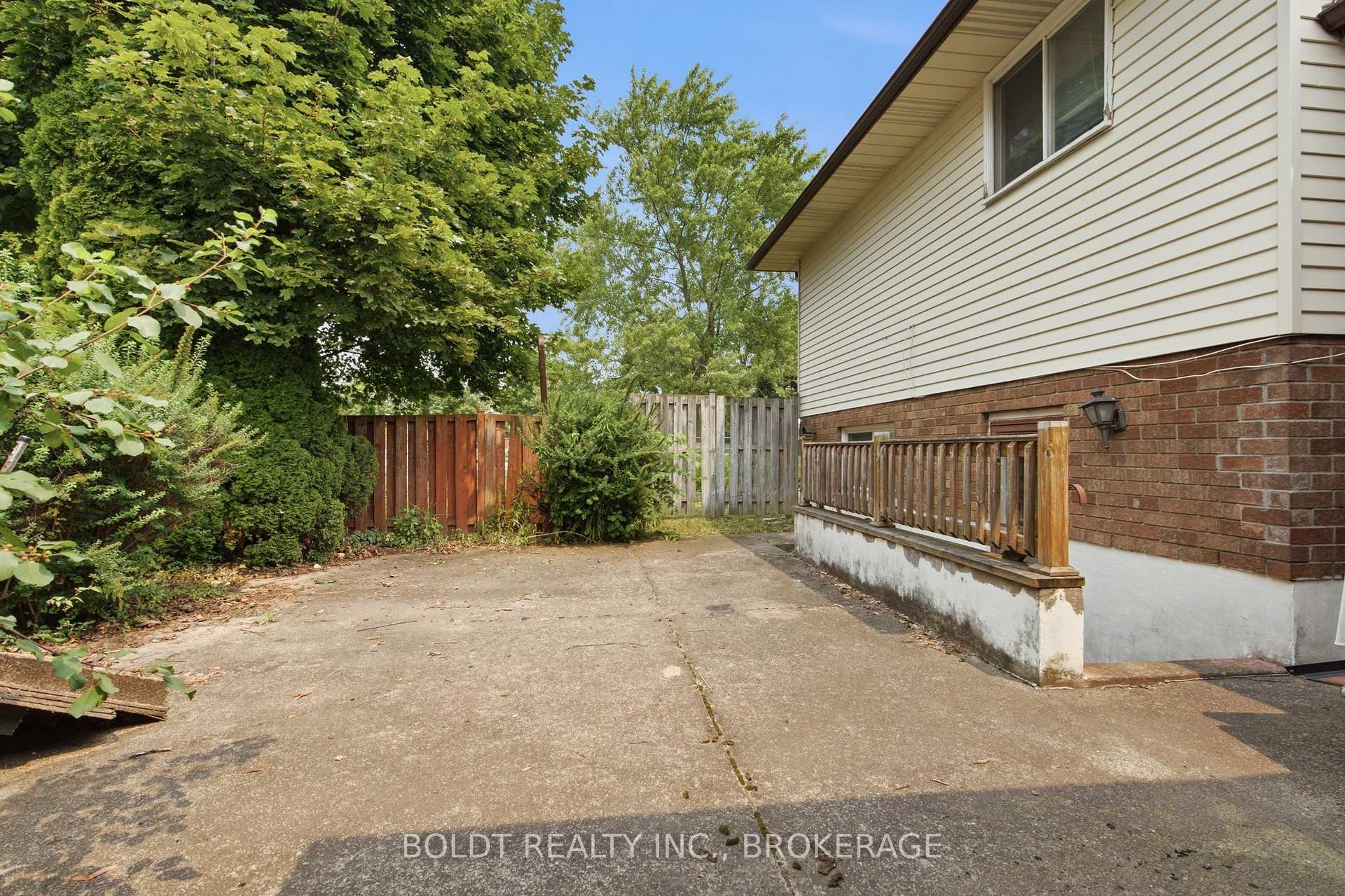 Photo 46 of 44 Culligan Crescent, Thorold, Confederation Heights — HOMEH