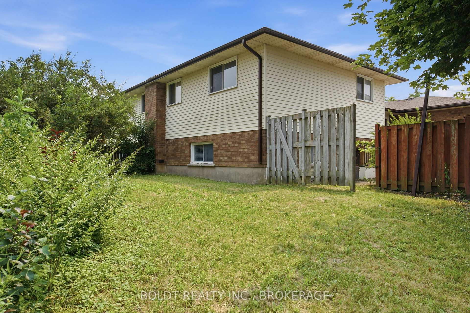 Photo 48 of 44 Culligan Crescent, Thorold, Confederation Heights — HOMEH
