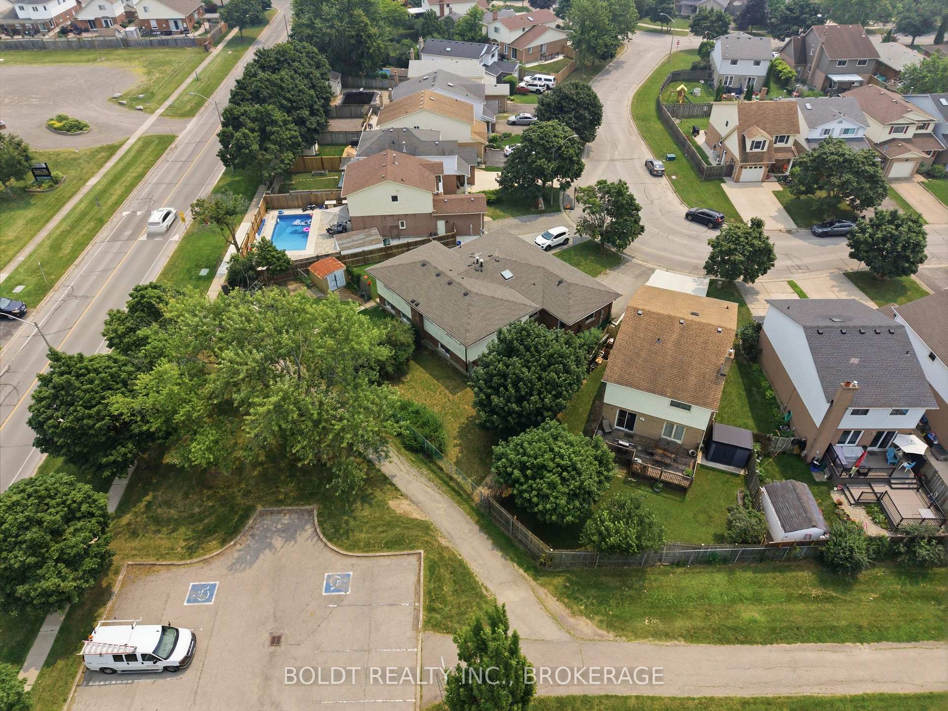 Photo 51 of 44 Culligan Crescent, Thorold, Confederation Heights — HOMEH