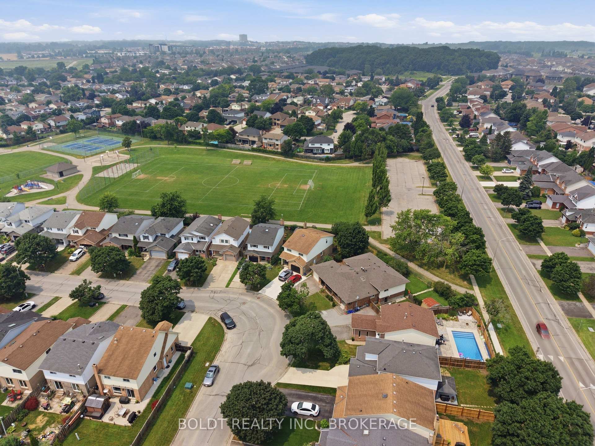Photo 52 of 44 Culligan Crescent, Thorold, Confederation Heights — HOMEH