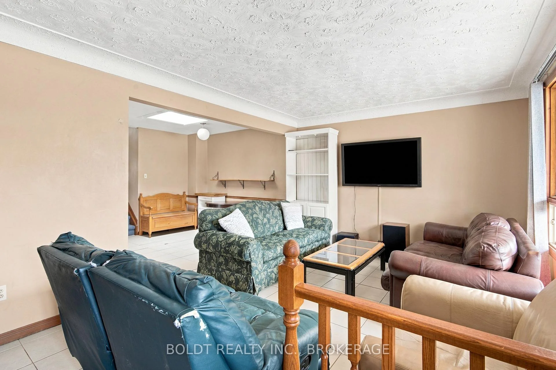 Photo 5 of 44 Culligan Crescent, Thorold, Confederation Heights — HOMEH