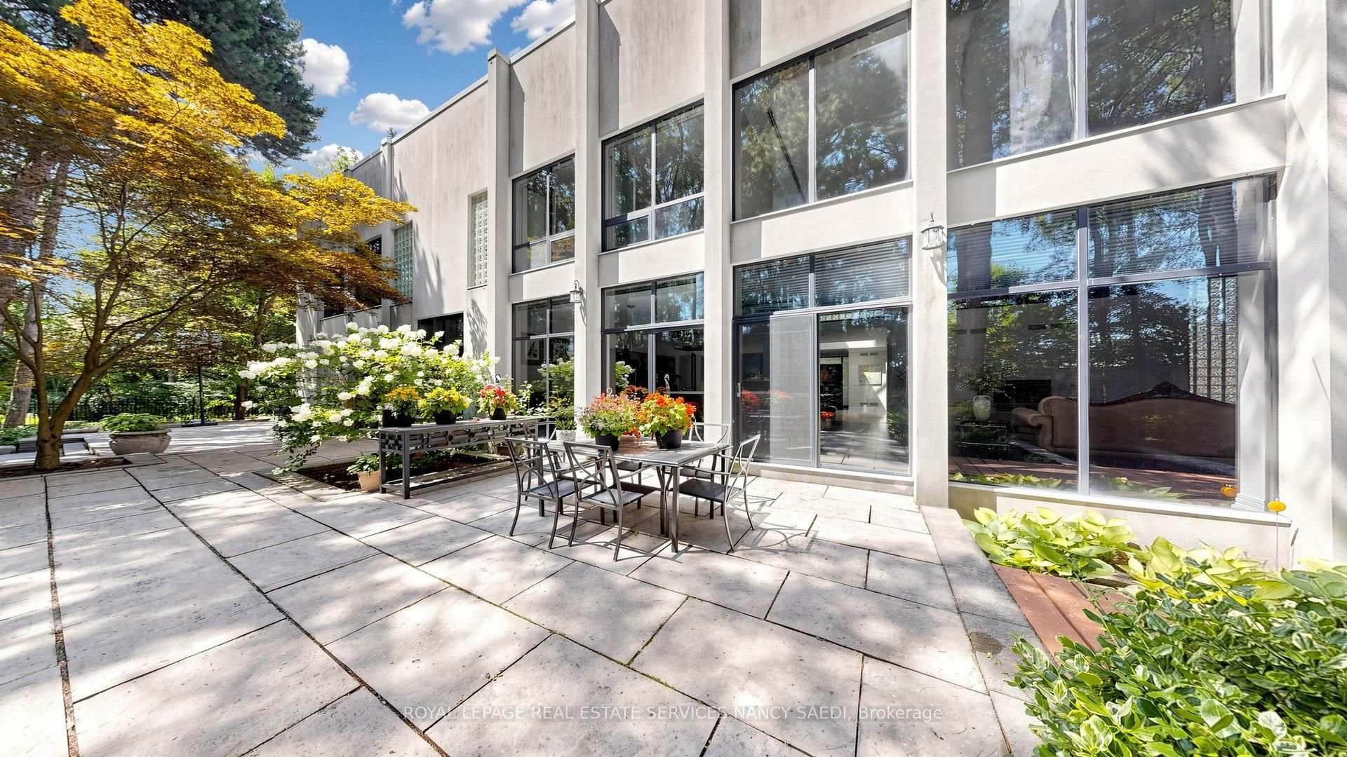 Photo 2 of 5 Abrams Place, North York, St. Andrew-Windfields — HOMEH