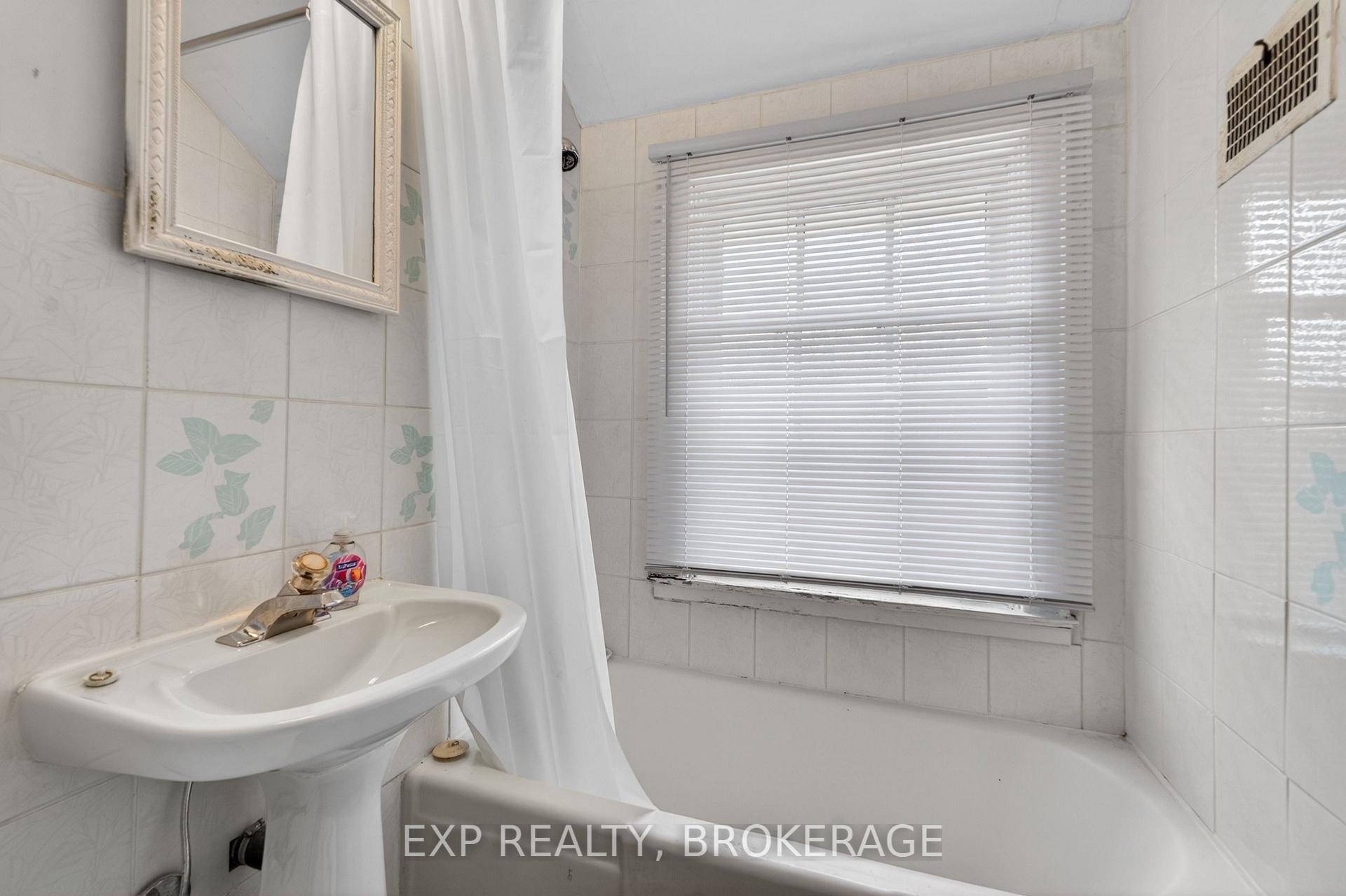 Photo 17 of 11 Carruthers Avenue, Kingston, Central City East — HOMEH