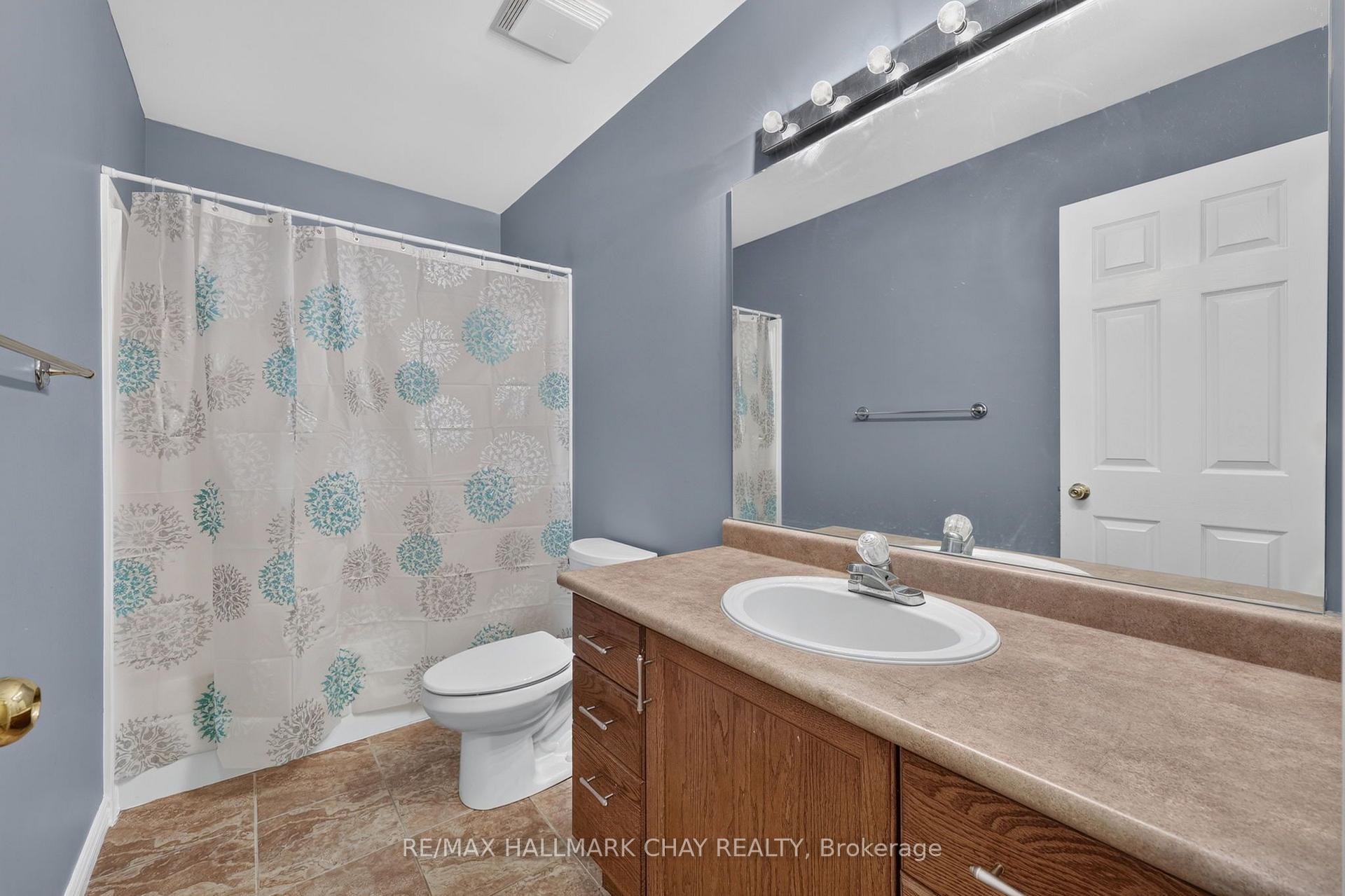 Photo 6 of 39 Hanmer Street E, Barrie, East Bayfield — HOMEH