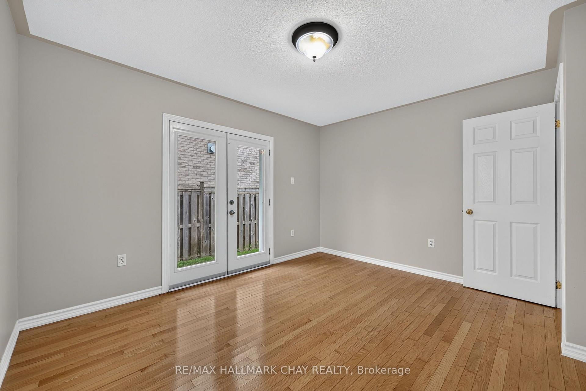 Photo 7 of 39 Hanmer Street E, Barrie, East Bayfield — HOMEH
