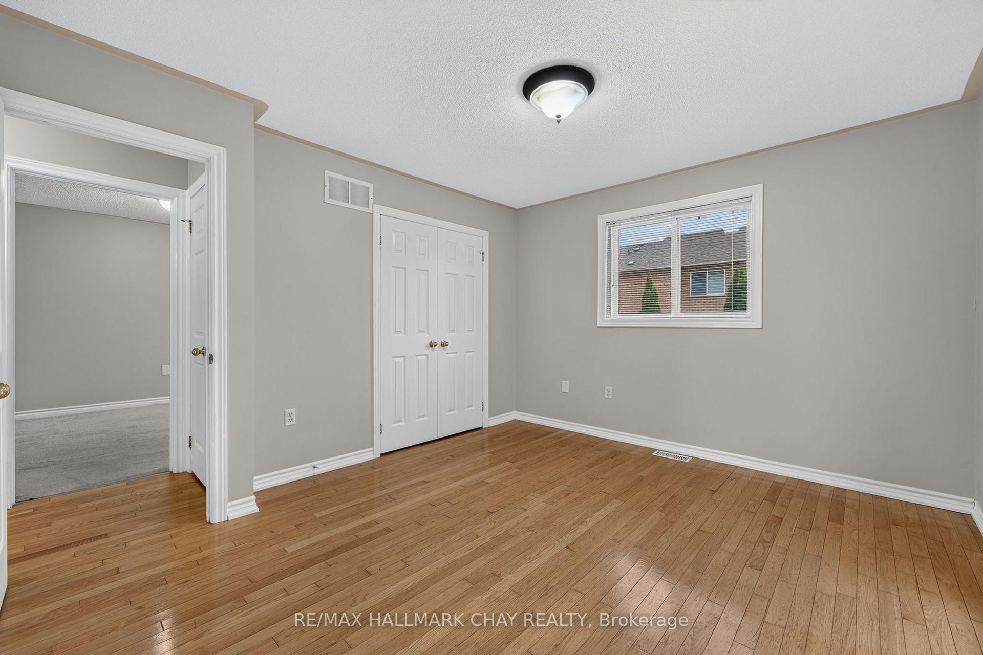 Photo 8 of 39 Hanmer Street E, Barrie, East Bayfield — HOMEH