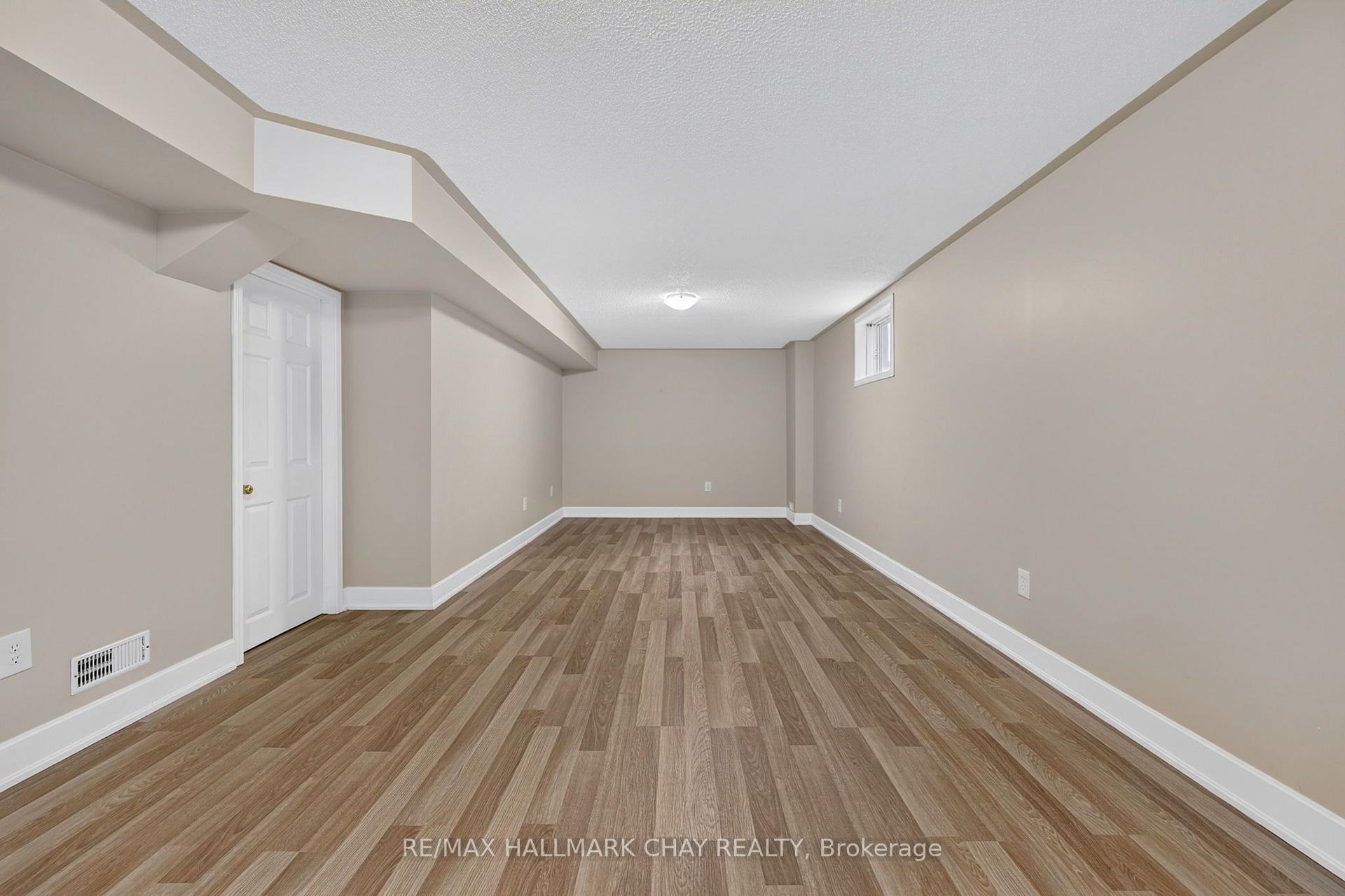 Photo 12 of 39 Hanmer Street E, Barrie, East Bayfield — HOMEH