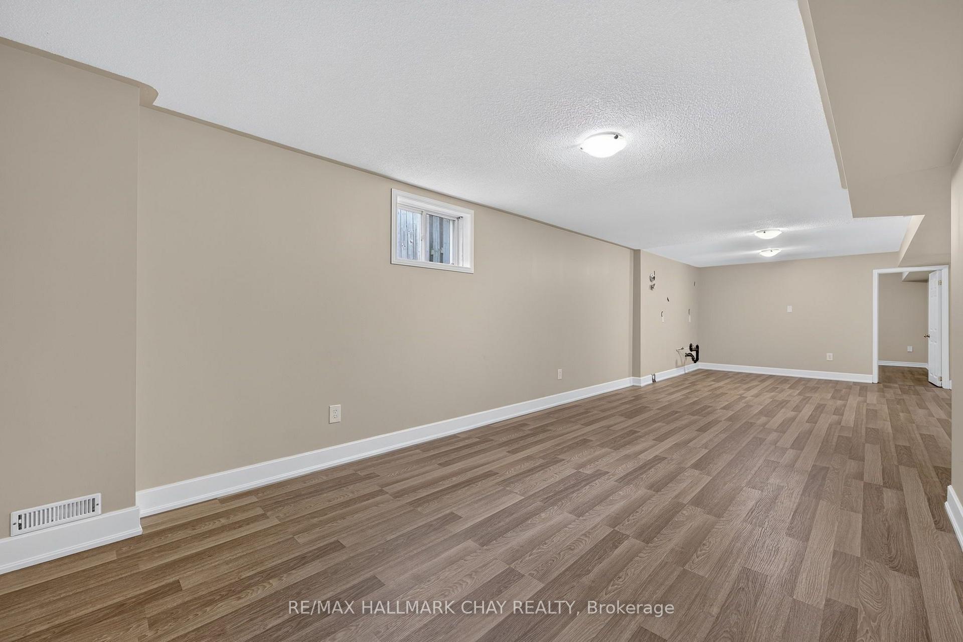 Photo 13 of 39 Hanmer Street E, Barrie, East Bayfield — HOMEH