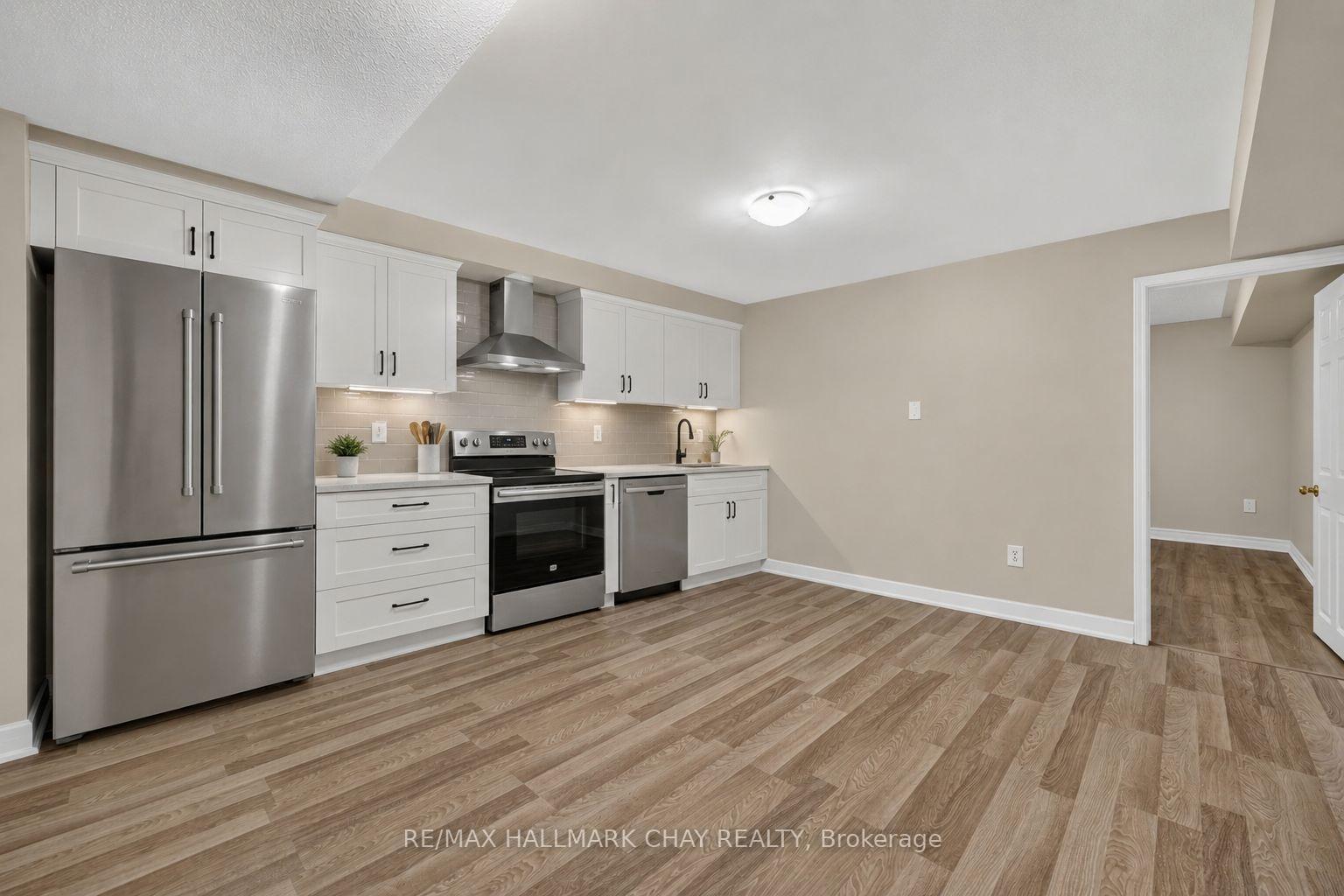 Photo 15 of 39 Hanmer Street E, Barrie, East Bayfield — HOMEH