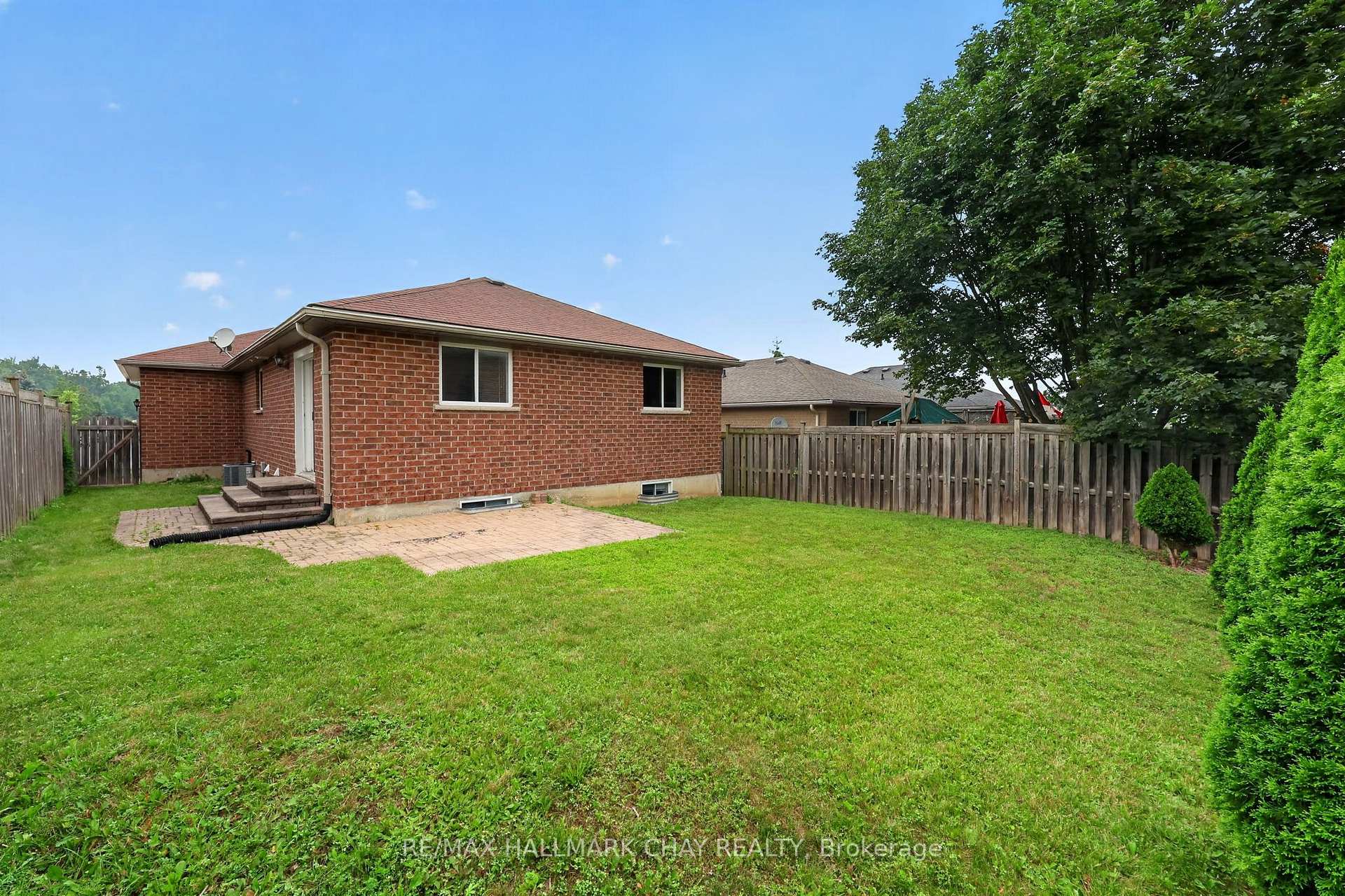 Photo 22 of 39 Hanmer Street E, Barrie, East Bayfield — HOMEH