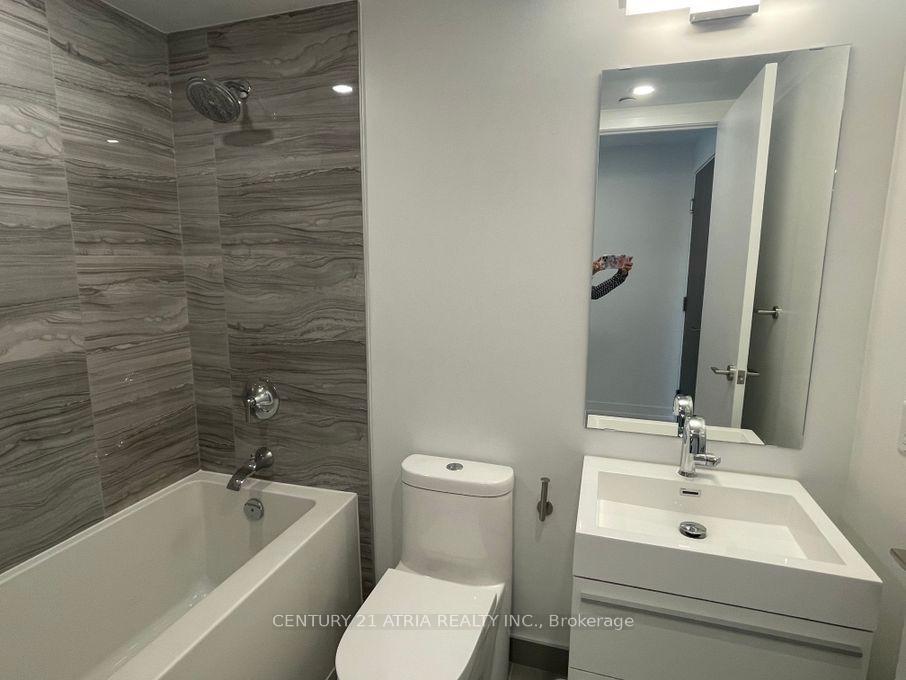 Photo 16 of Unit 608, 39 Roehampton Avenue, Toronto, Mount Pleasant West — HOMEH