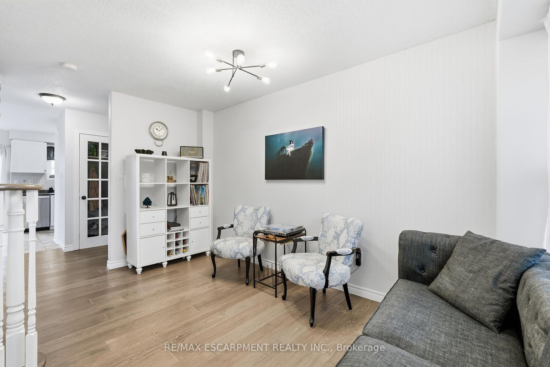 Photo 5 of 141 Cleghorn Drive, Hamilton, Binbrook — HOMEH