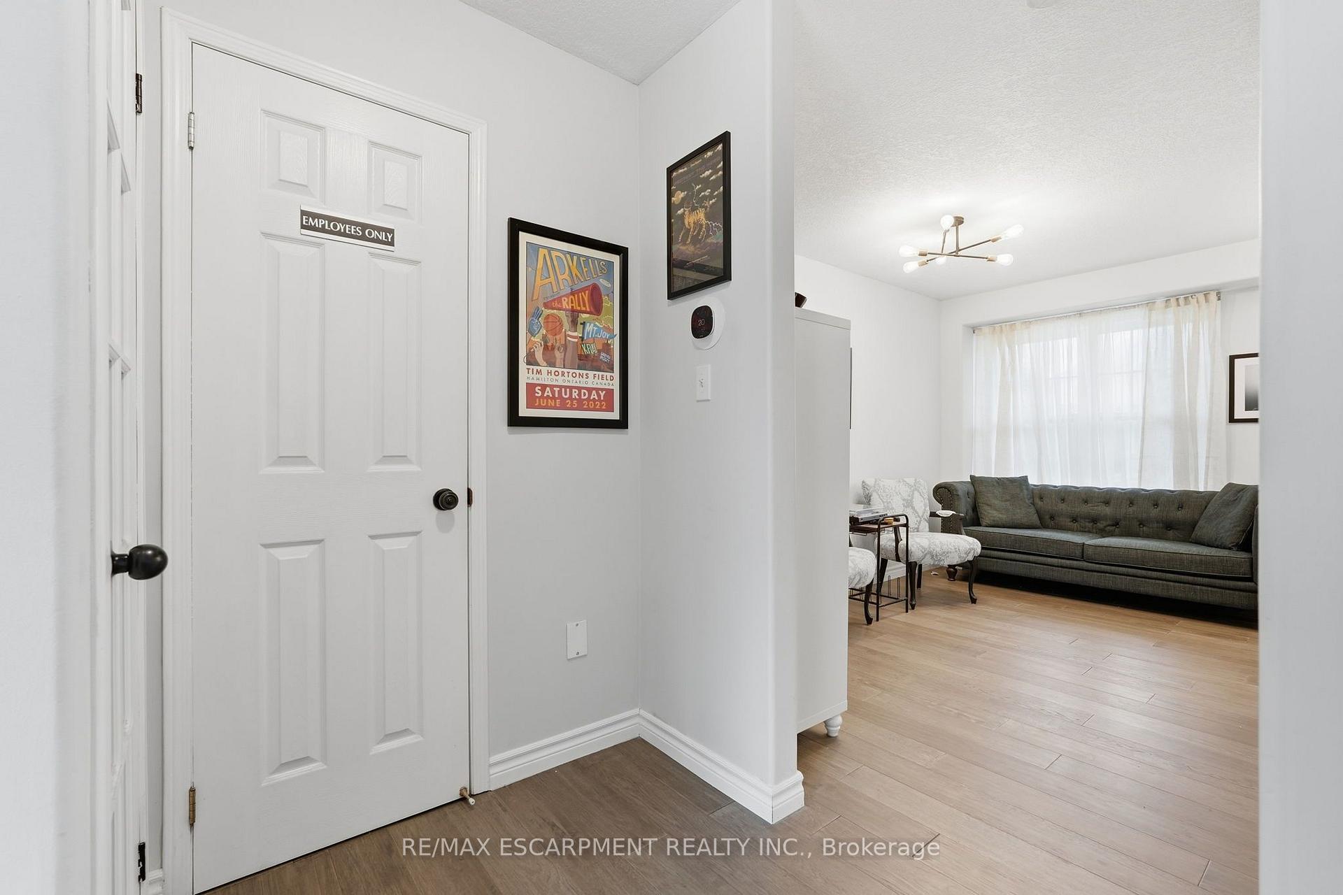 Photo 6 of 141 Cleghorn Drive, Hamilton, Binbrook — HOMEH