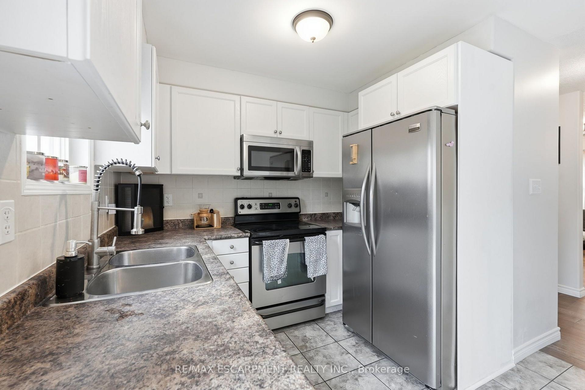 Photo 10 of 141 Cleghorn Drive, Hamilton, Binbrook — HOMEH