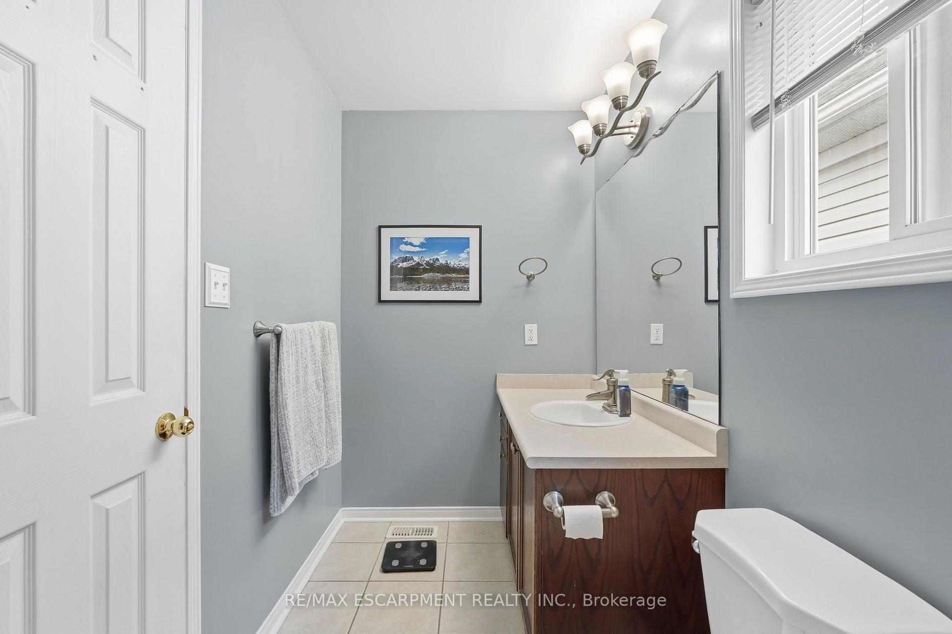 Photo 23 of 141 Cleghorn Drive, Hamilton, Binbrook — HOMEH