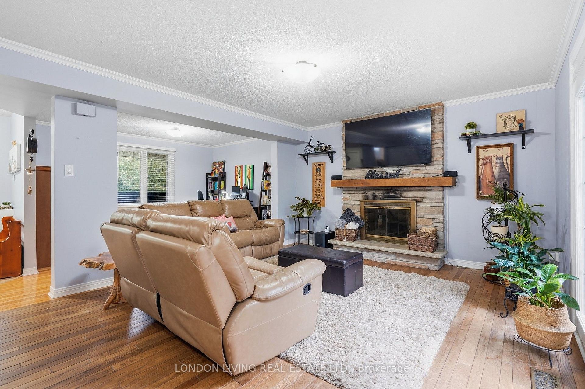 Photo 10 of 91 St Clair Court, London, South O — HOMEH