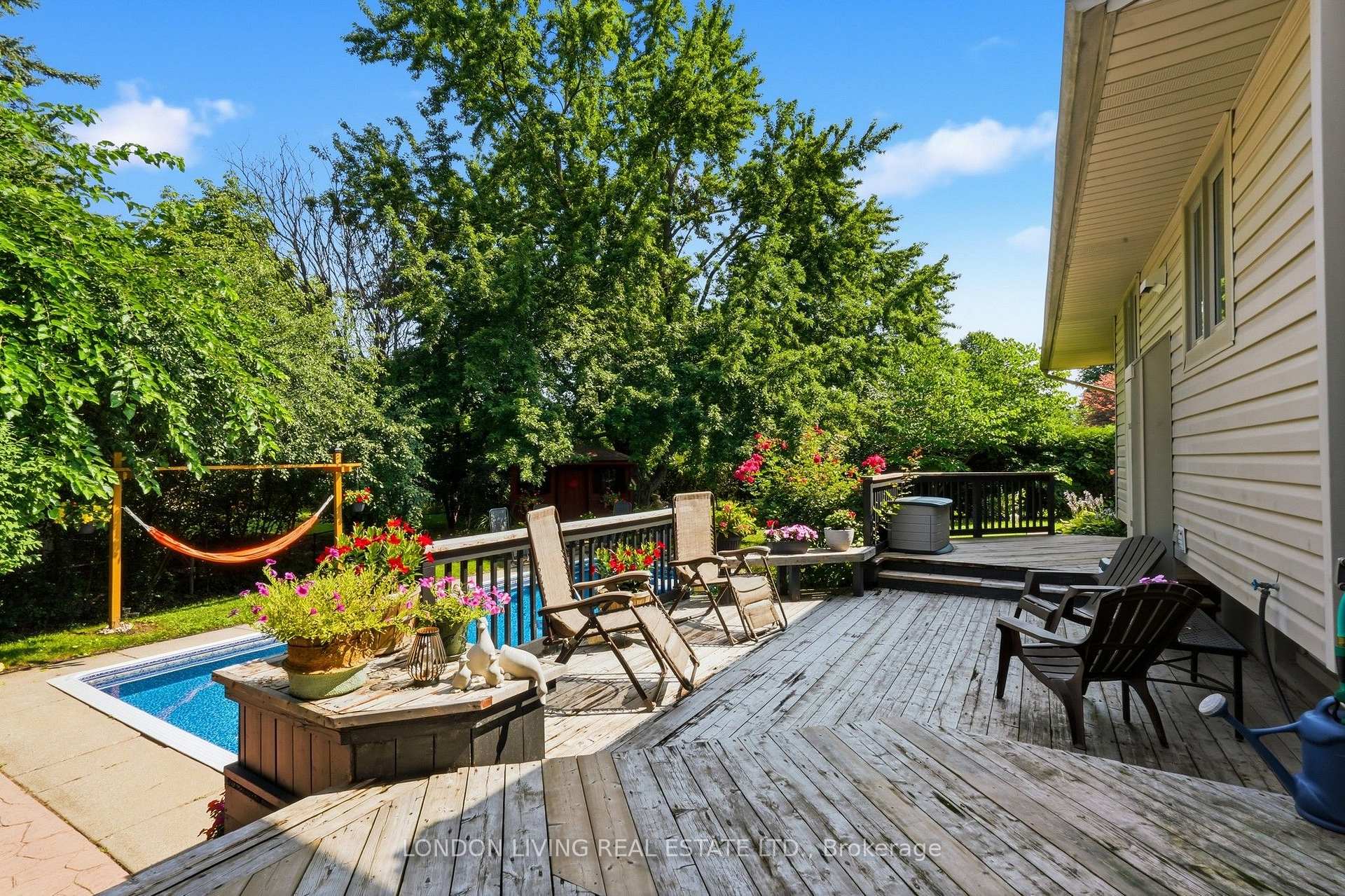 Photo 35 of 91 St Clair Court, London, South O — HOMEH