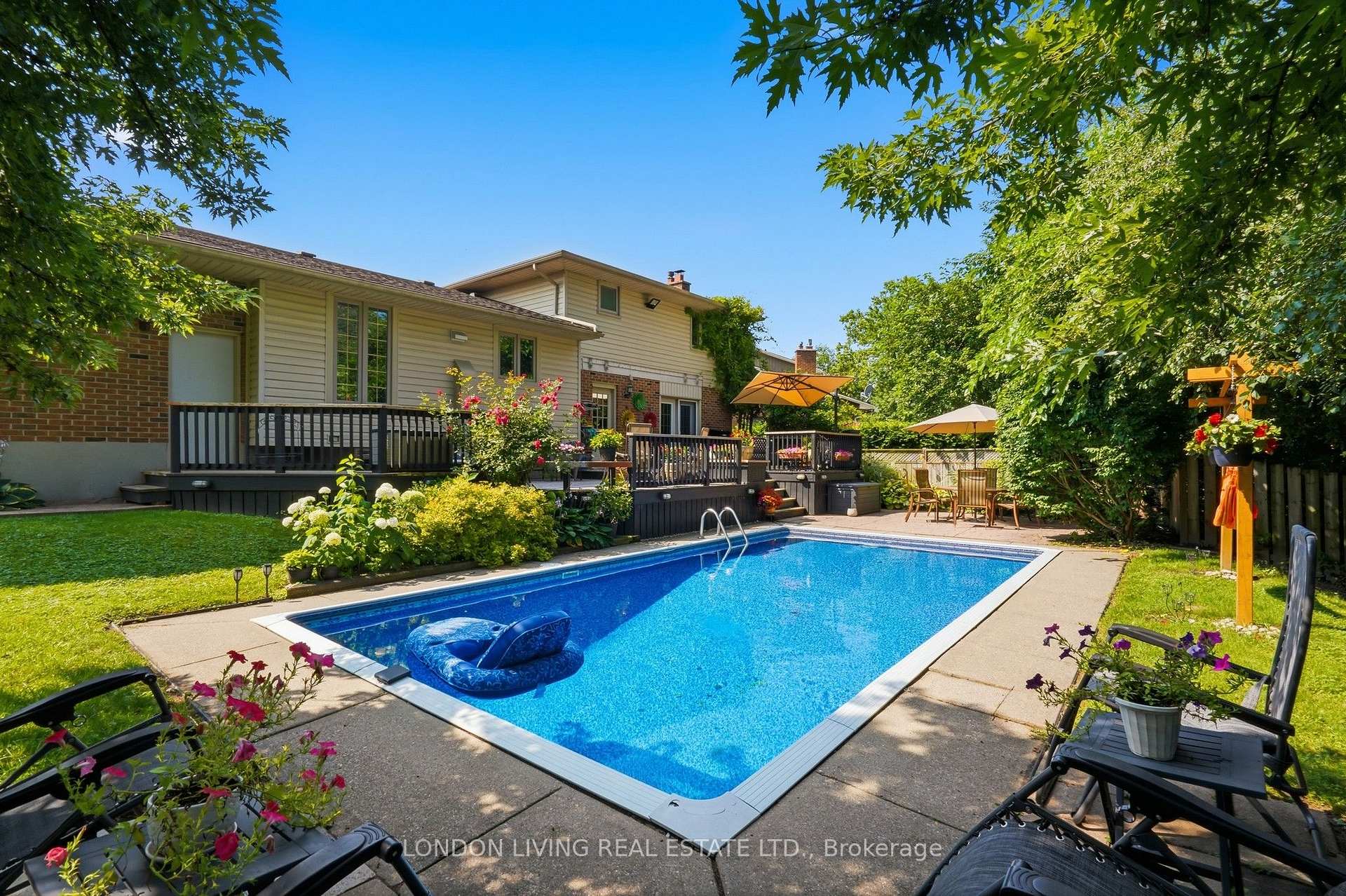 Photo 42 of 91 St Clair Court, London, South O — HOMEH
