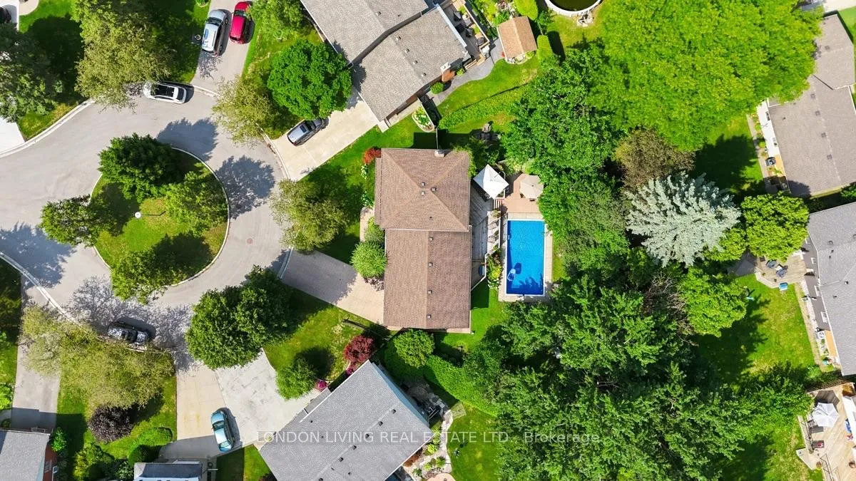 Photo 3 of 91 St Clair Court, London, South O — HOMEH