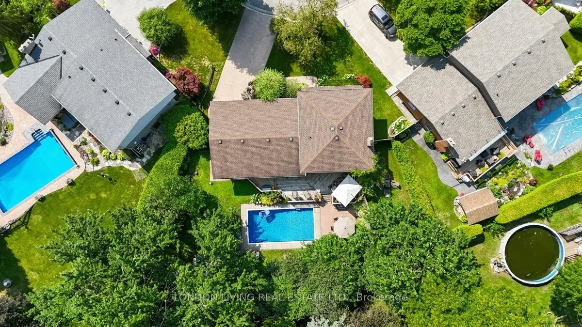 Photo 4 of 91 St Clair Court, London, South O — HOMEH