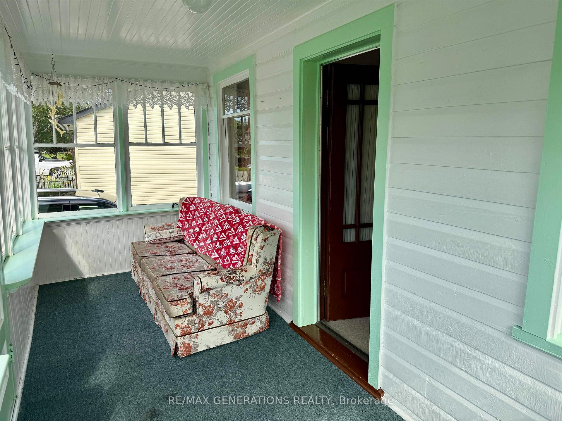 Photo 2 of 375 Empire Avenue, Thunder Bay, Westfort — HOMEH