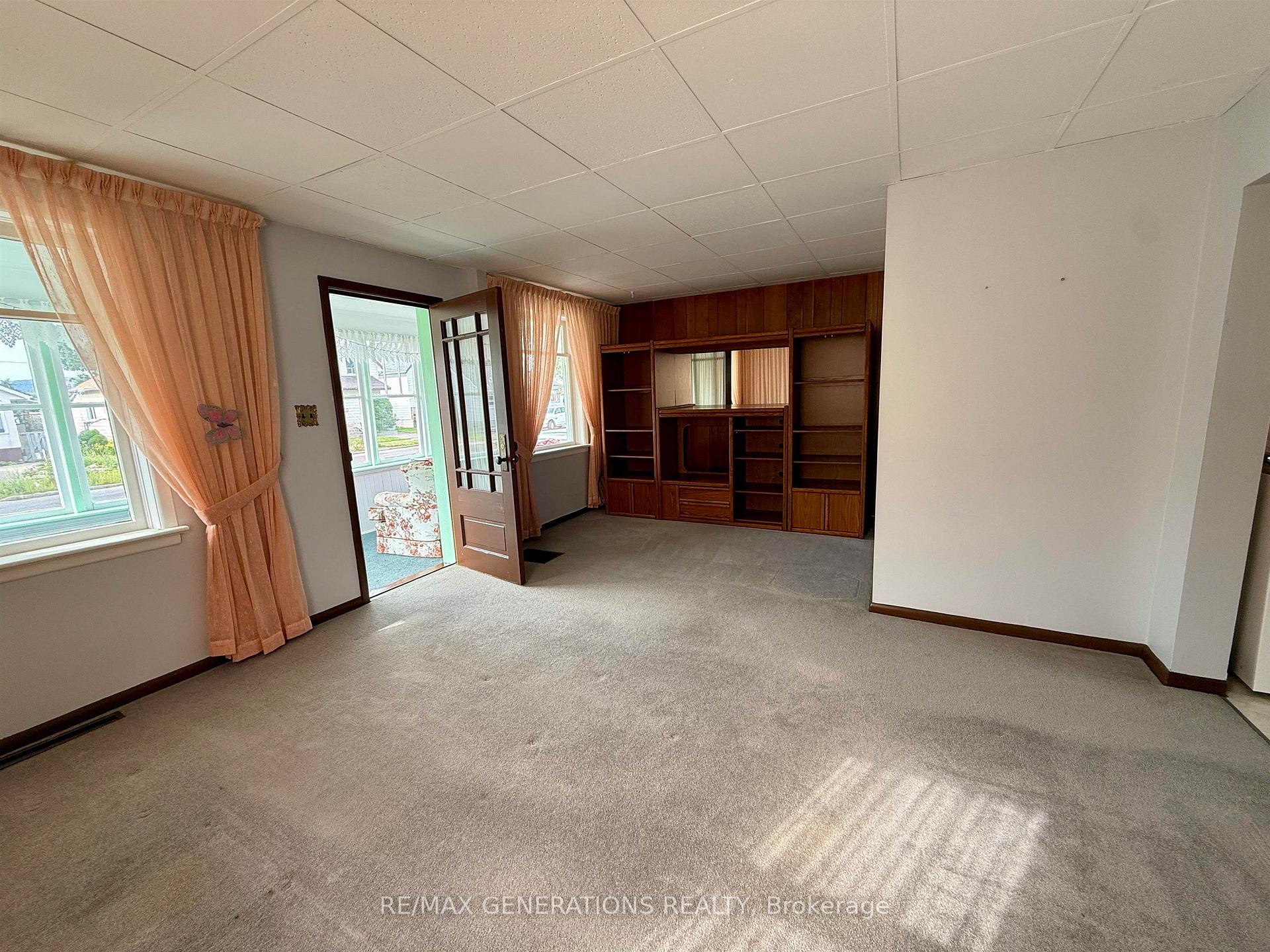 Photo 3 of 375 Empire Avenue, Thunder Bay, Westfort — HOMEH