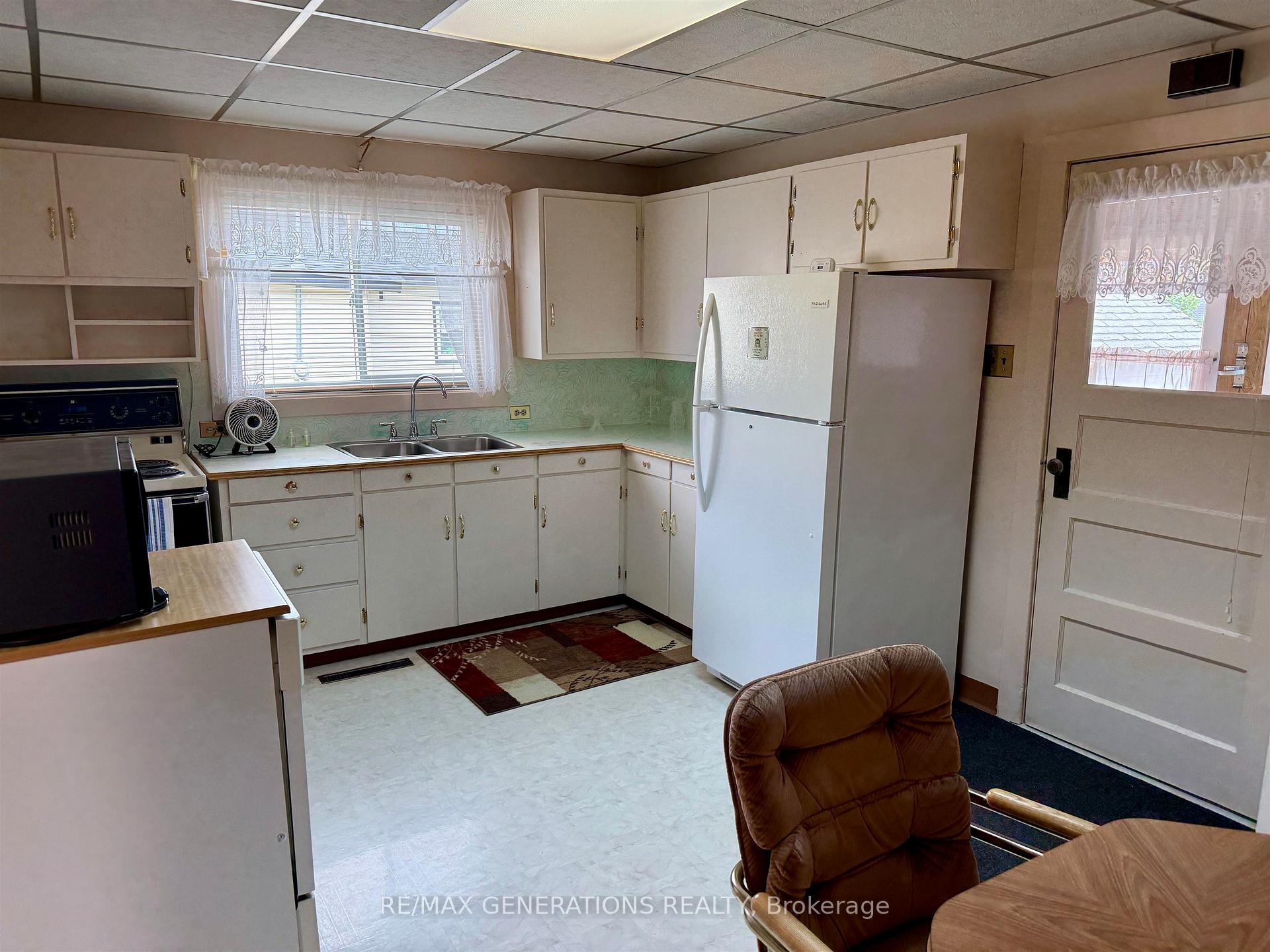 Photo 5 of 375 Empire Avenue, Thunder Bay, Westfort — HOMEH