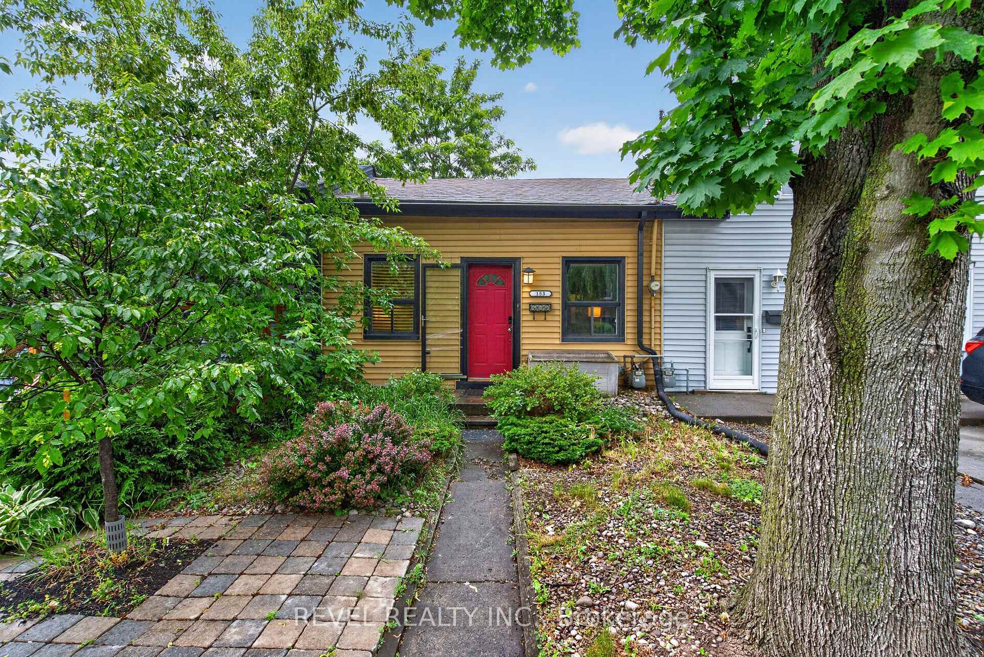 Photo of 153 Ferrie Street E
