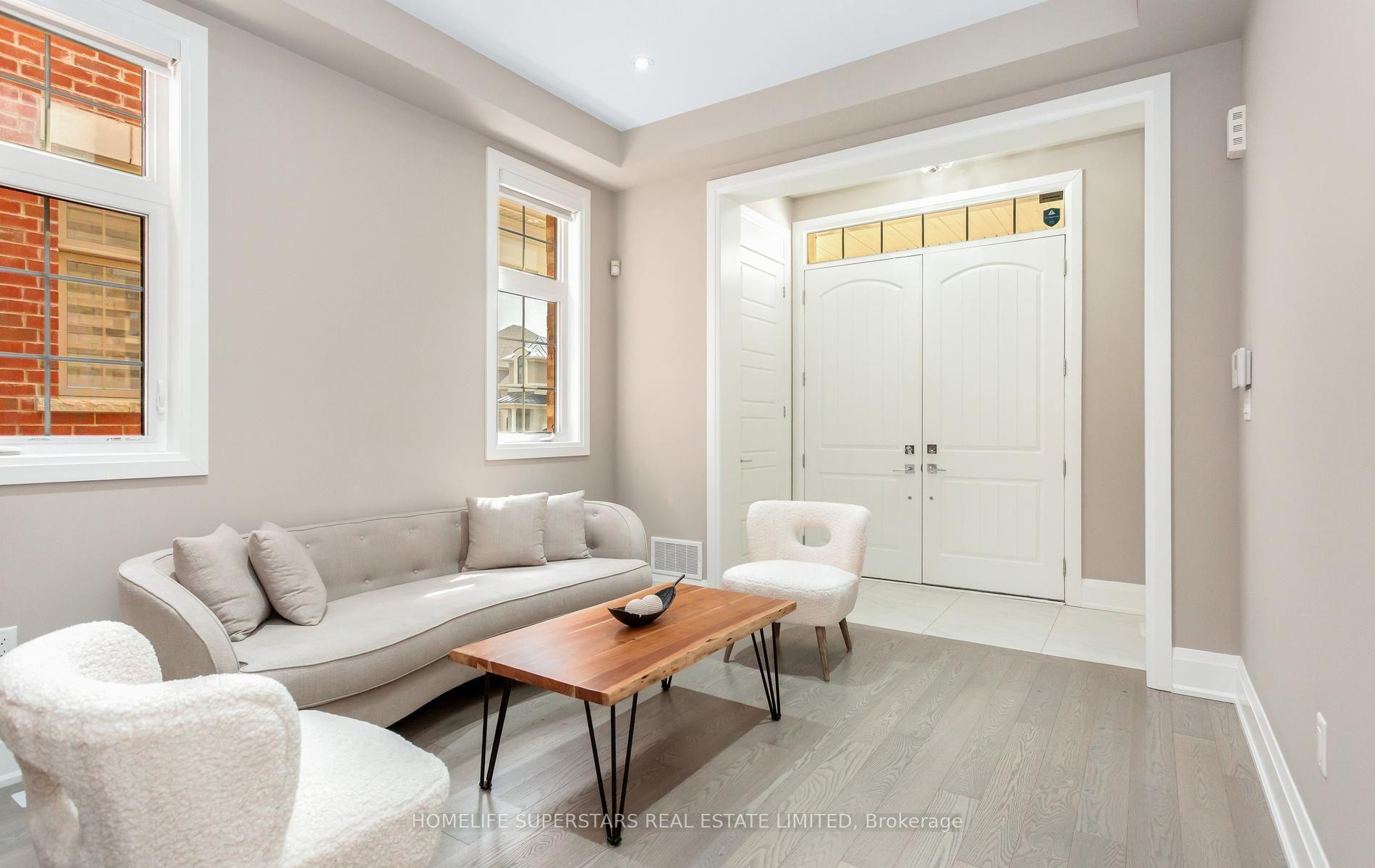 Photo 6 of 12 John Henry Street, Vaughan, Kleinburg — HOMEH