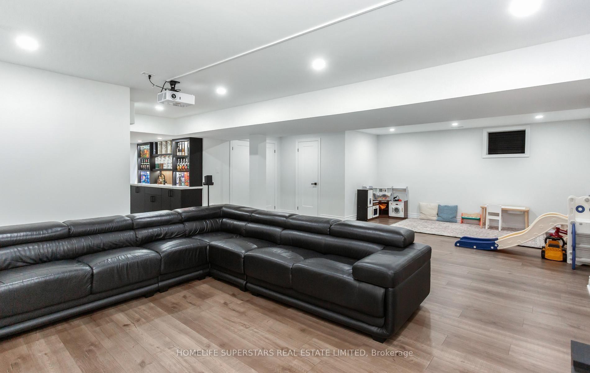 Photo 70 of 12 John Henry Street, Vaughan, Kleinburg — HOMEH