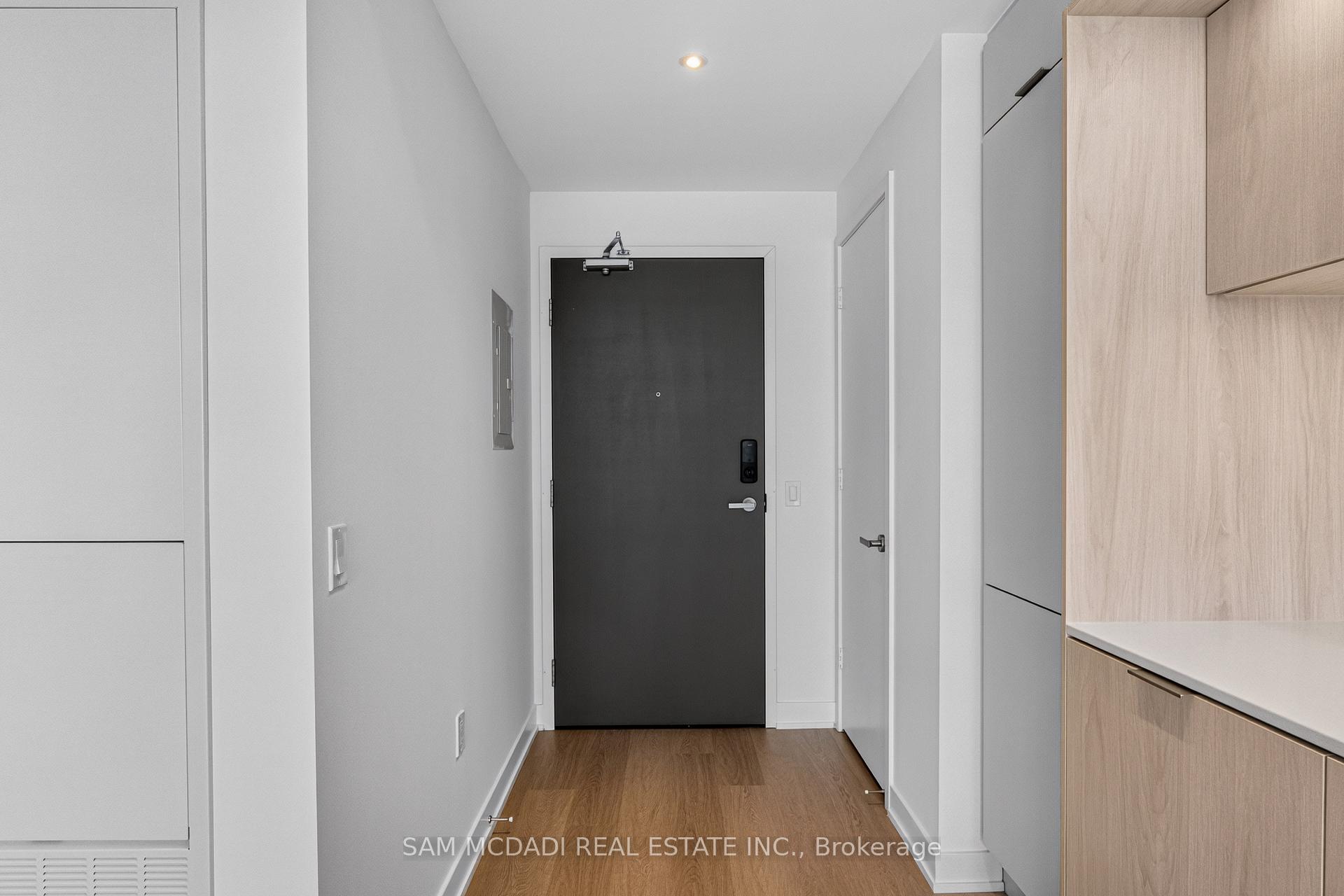 Photo 3 of Unit 5305, 448 Burnhamthorpe Road, Mississauga, City Centre — HOMEH