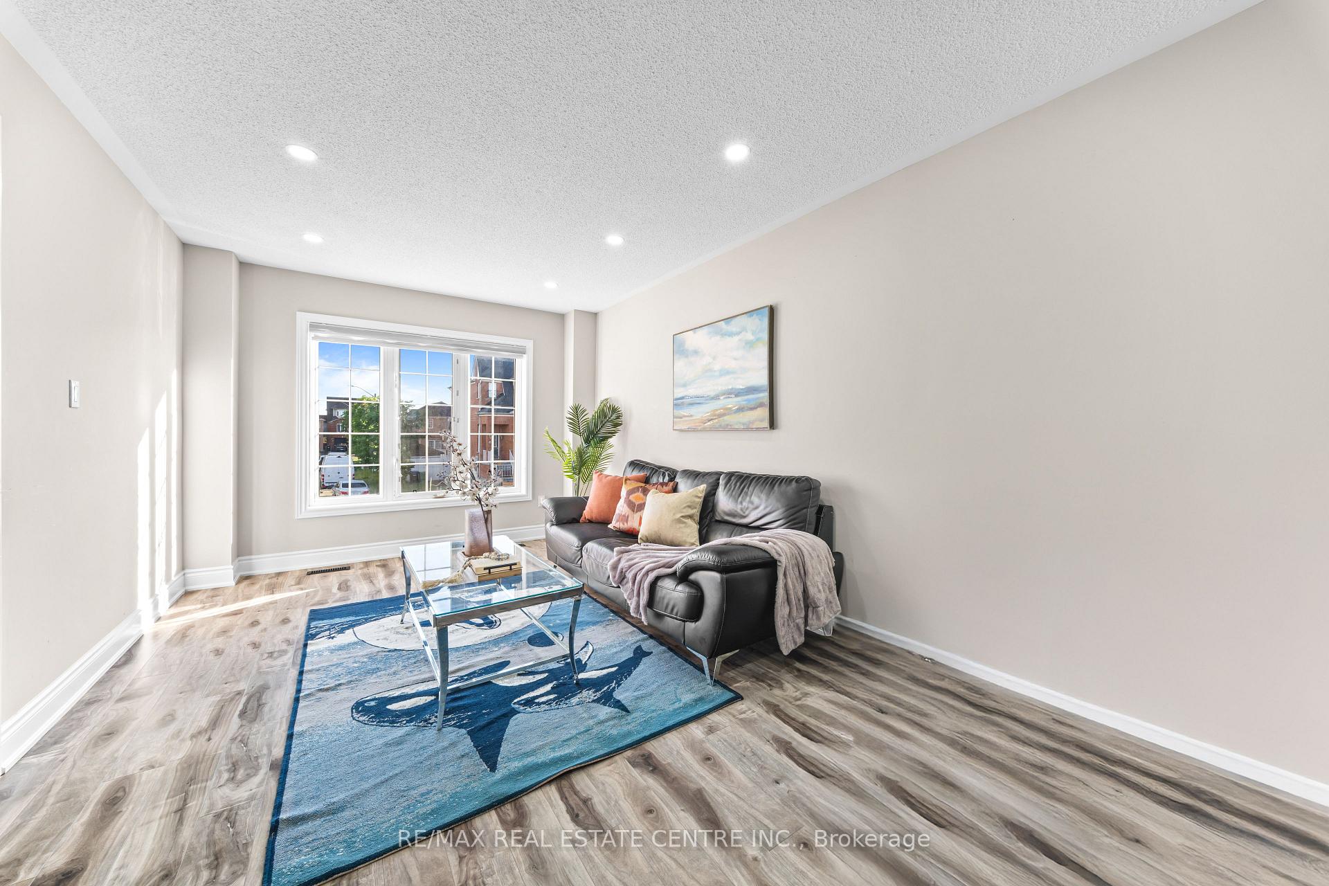 Photo 7 of 42 Domenico Crescent, Brampton, Bram East — HOMEH
