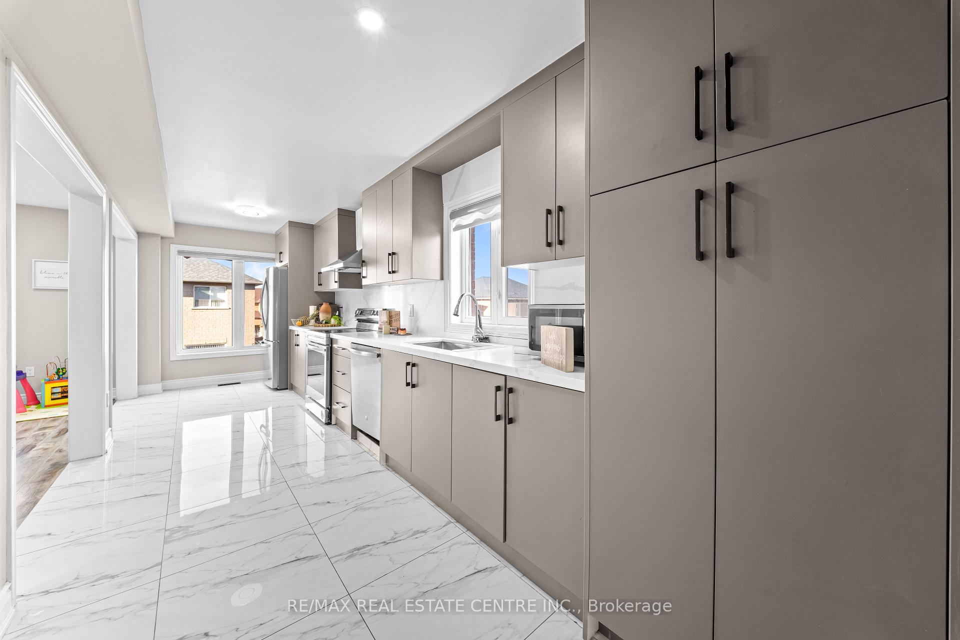 Photo 12 of 42 Domenico Crescent, Brampton, Bram East — HOMEH